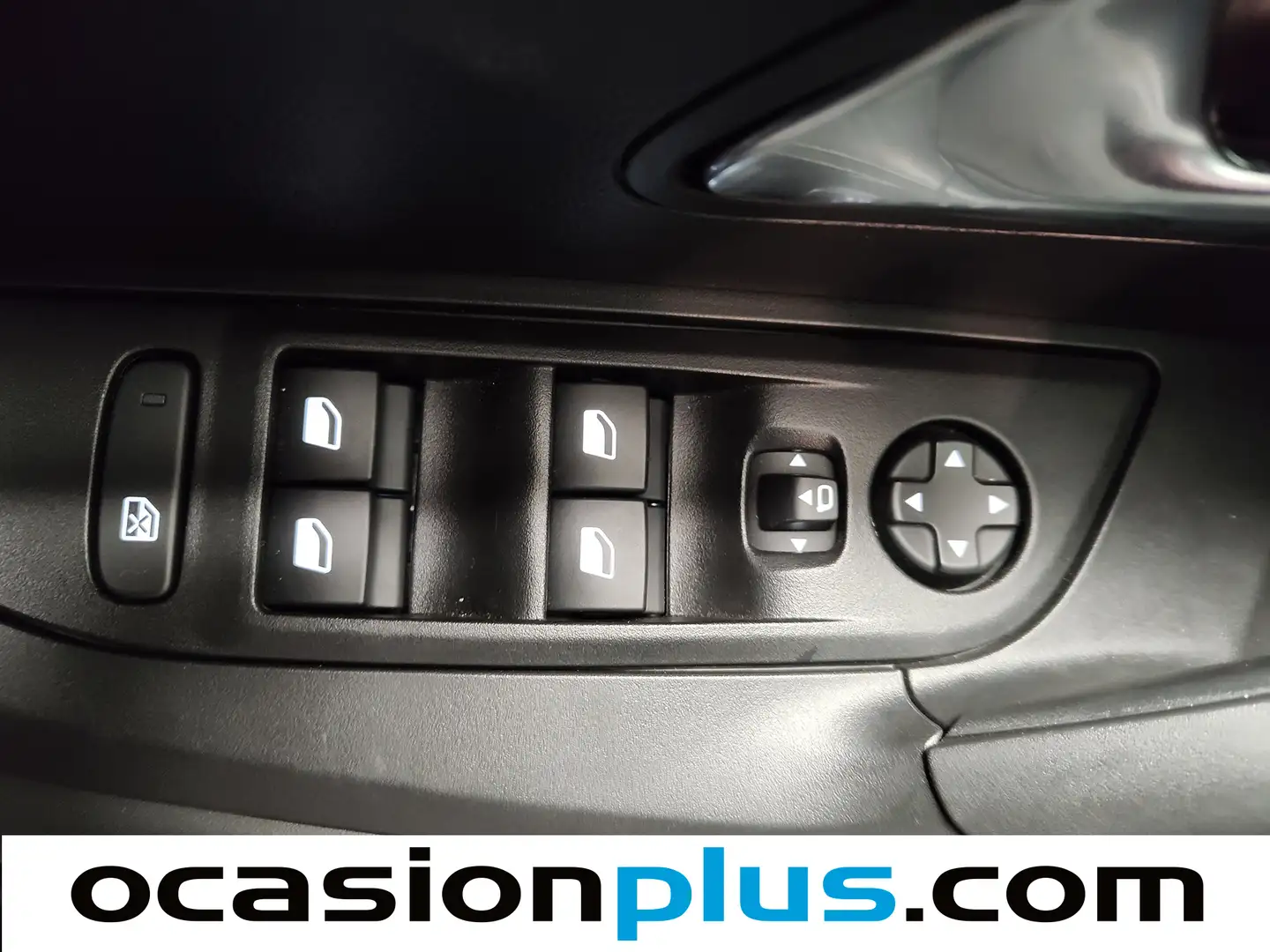 Foto Peugeot 2008 Peugeot 2008 Allure Hybrid eDCS6 (145 CV)