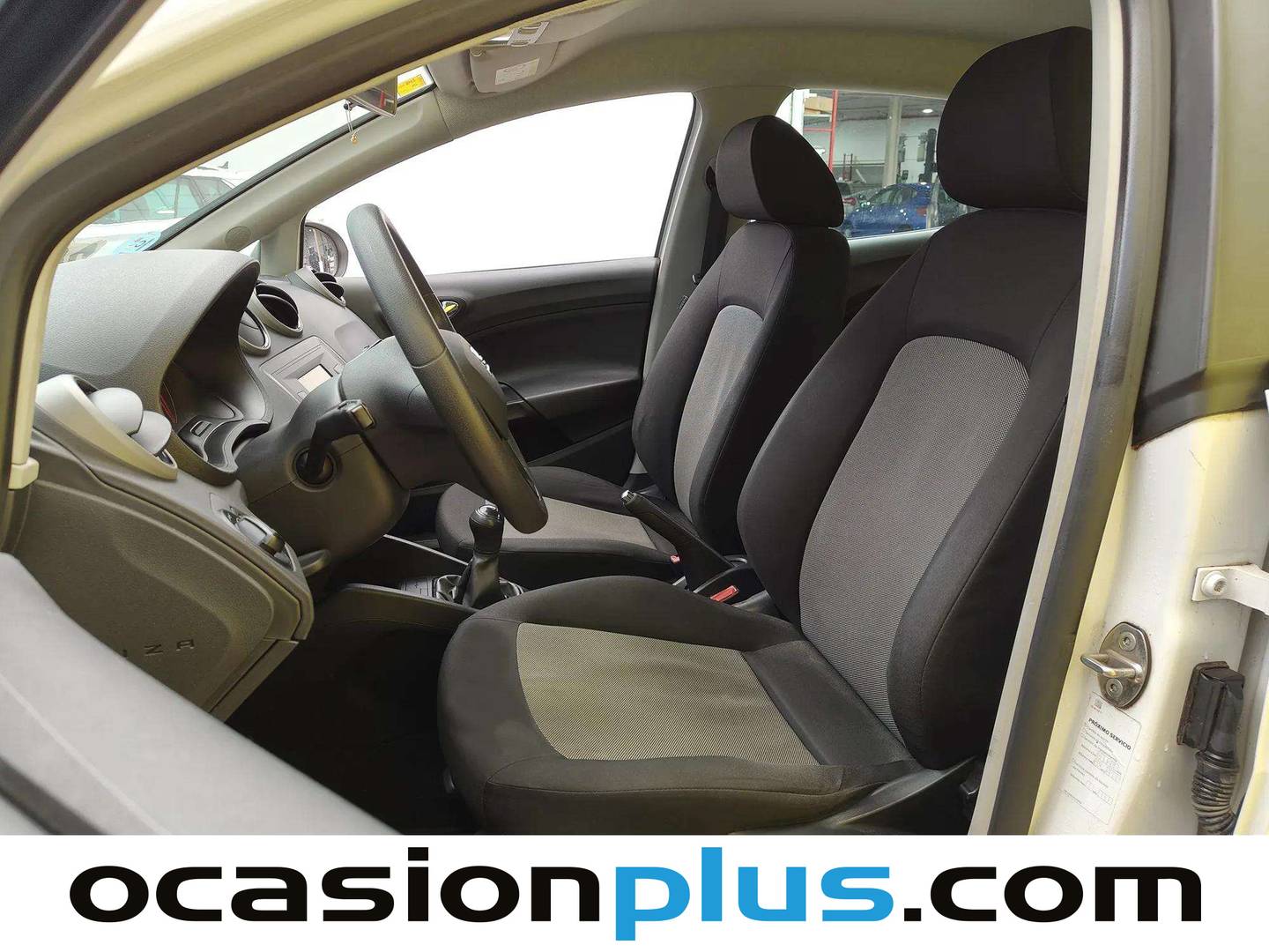 Foto asientos delanteros Seat Ibiza Seat Ibiza 1.4 TDI Reference Plus (90 CV)