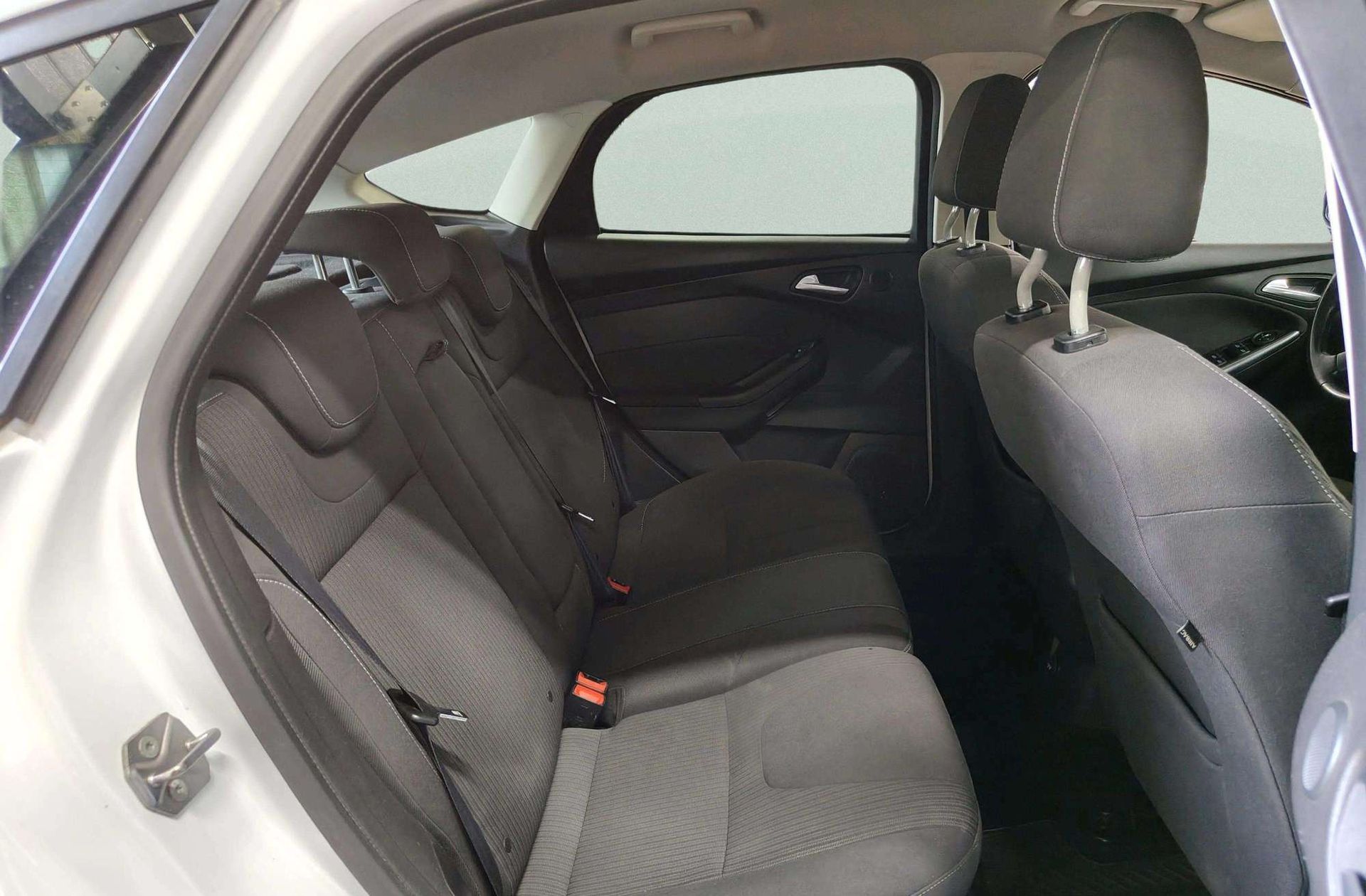 Ford Focus 1.0 EcoBoost Titanium - foto 17
