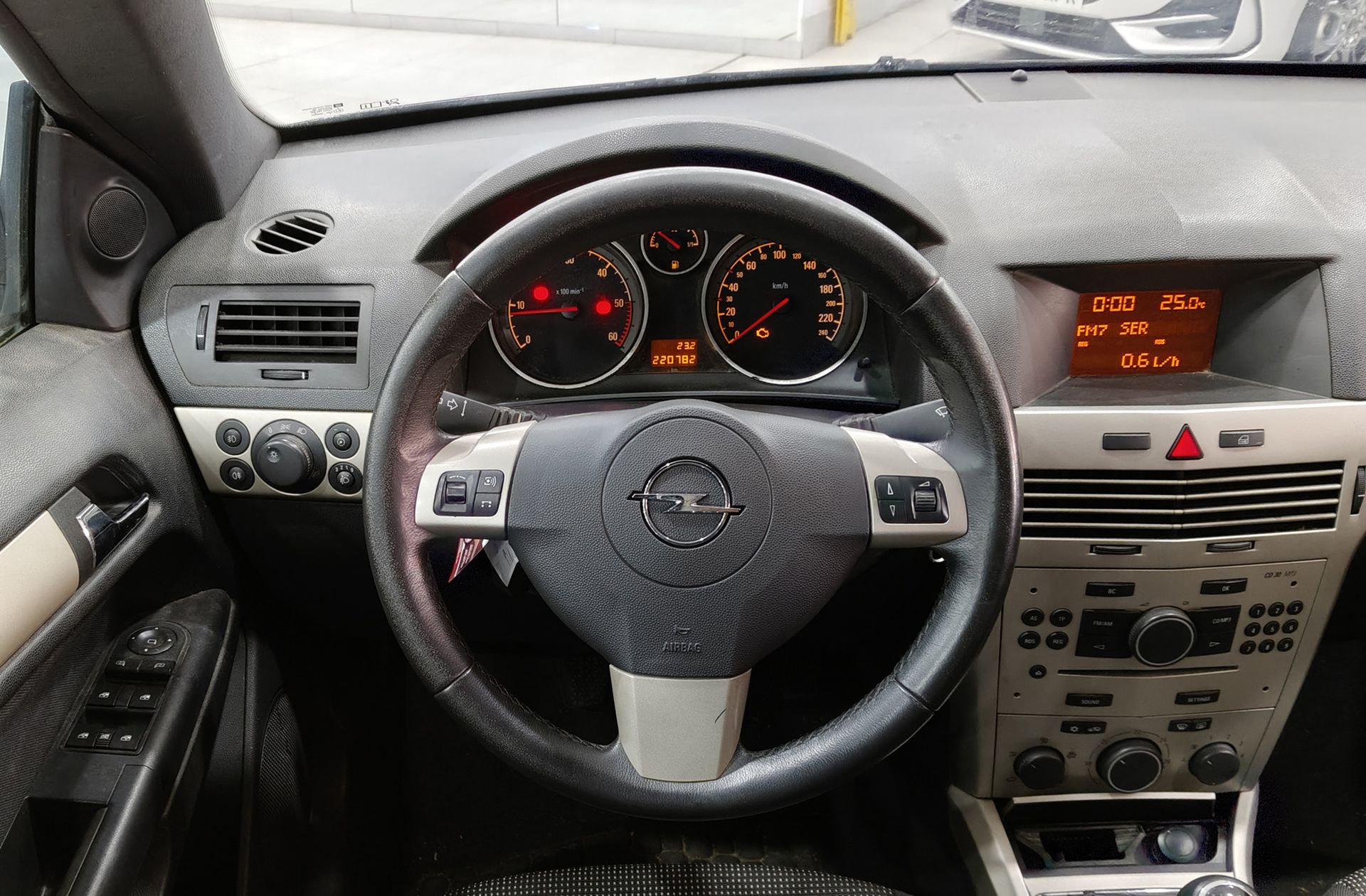 Opel Astra 1.9 CDTI Twin Top Enjoy - foto 17