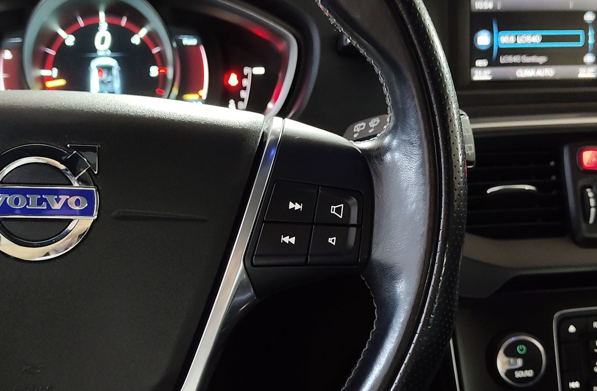 Volvo V40 D3 R-Design Momentum - foto 28