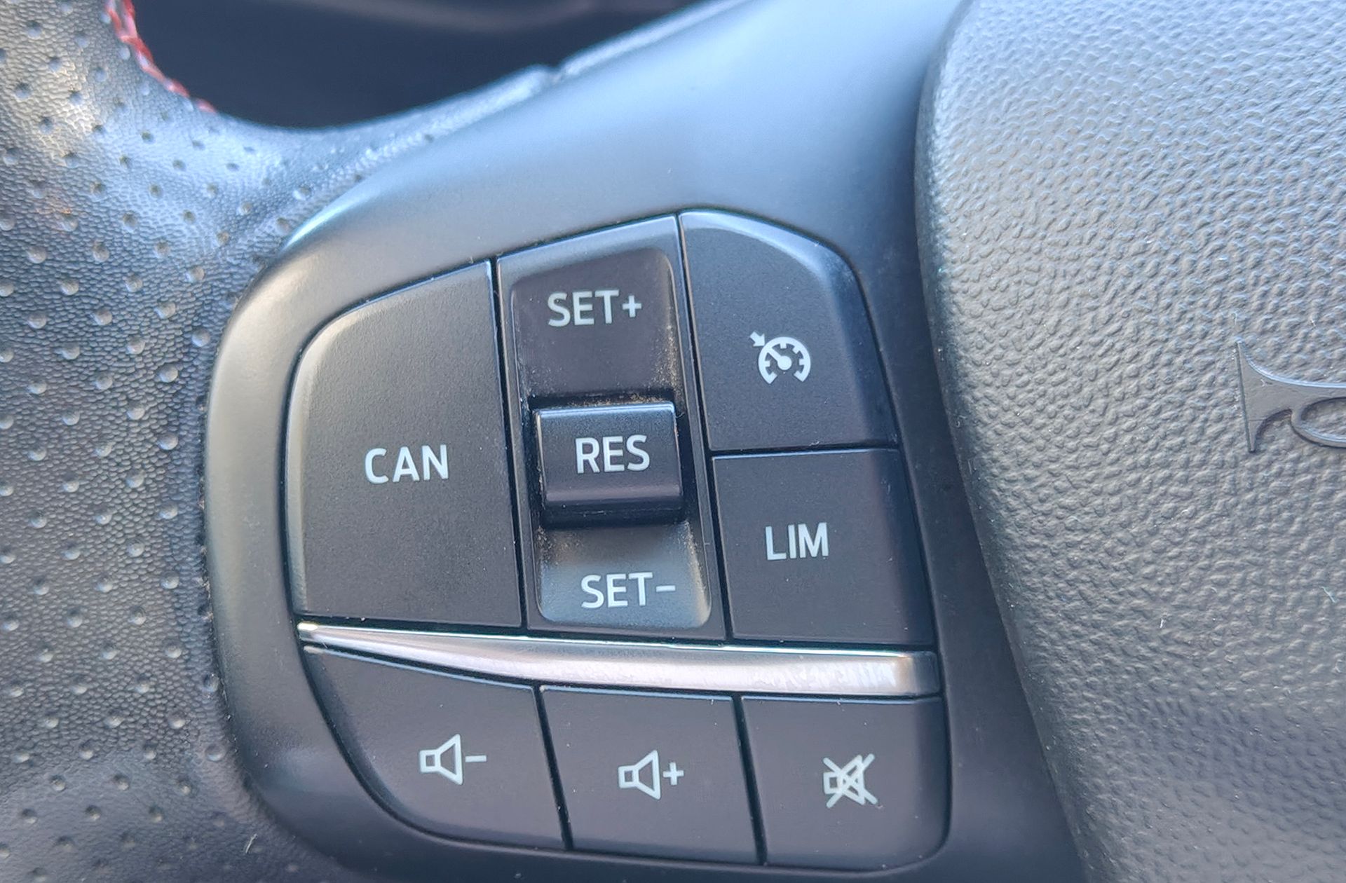 Ford Fiesta 1.0 EcoBoost MHEV ST-Line - foto 29