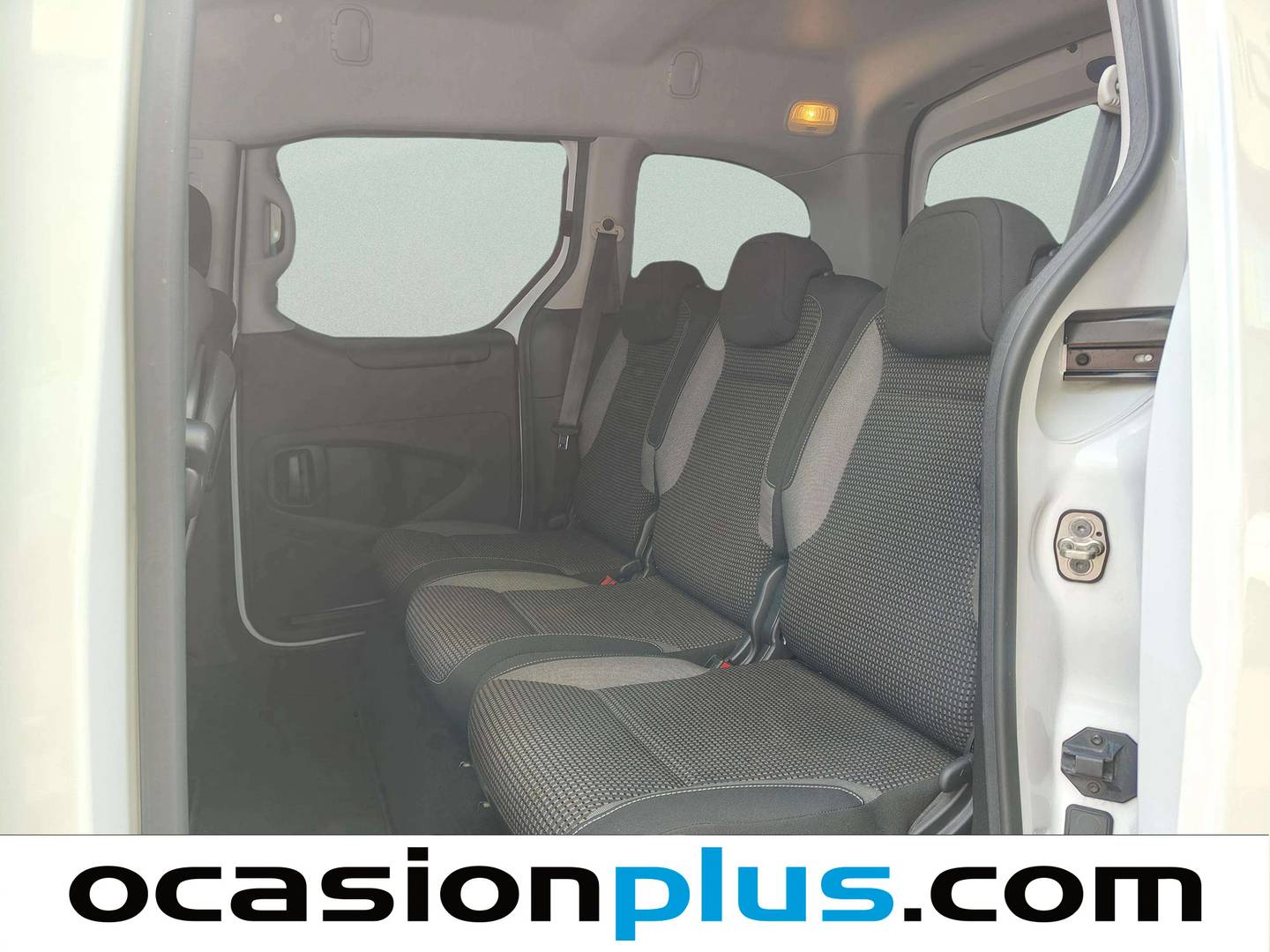 Foto asientos traseros Peugeot Partner Peugeot Partner Tepee BlueHDi 120 Outdoor (120 CV)