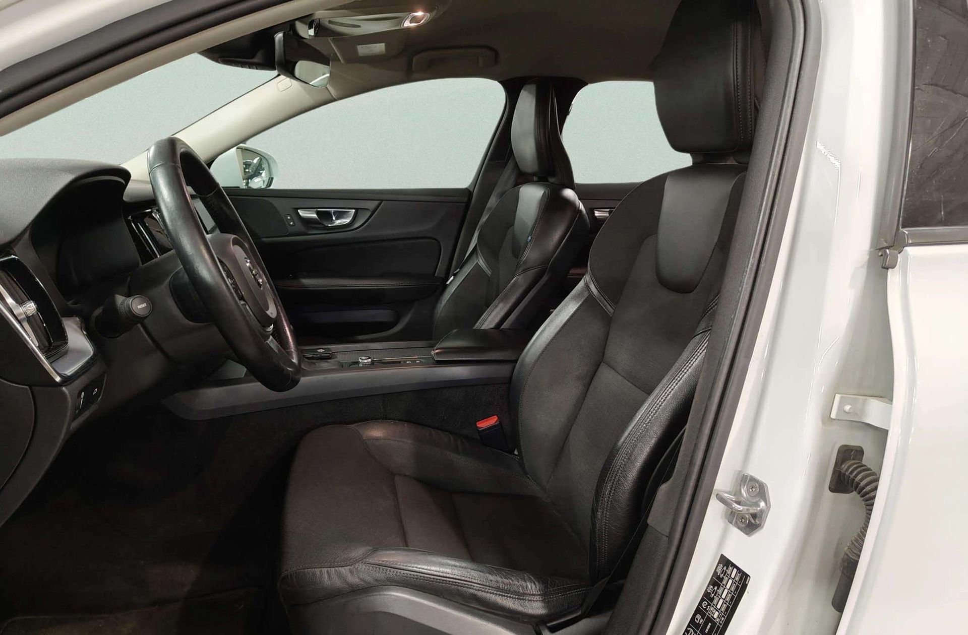 Volvo V60 D4 AWD - foto 13