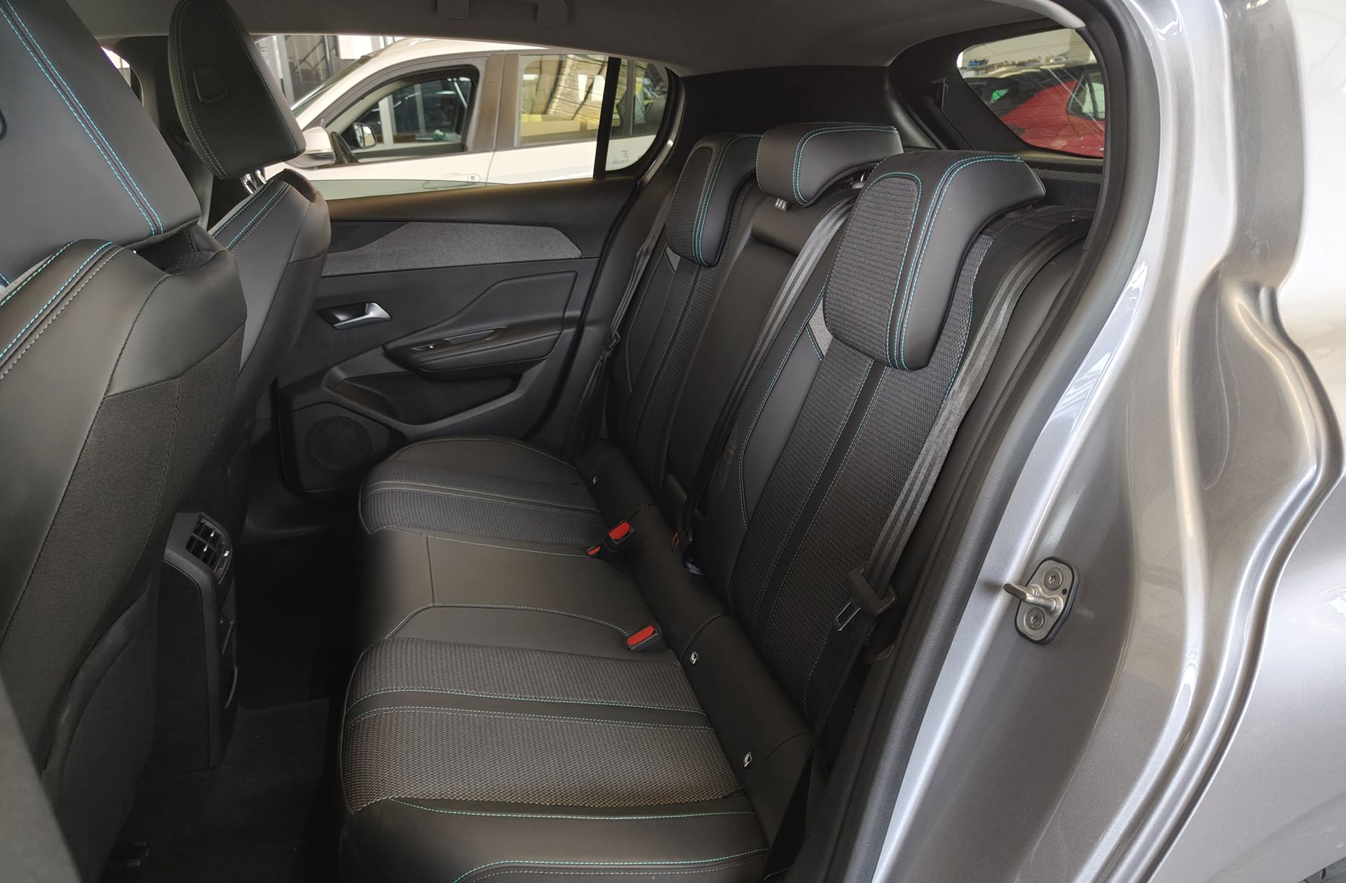 Peugeot 308 BlueHDi 130 Allure EAT8 - foto 11