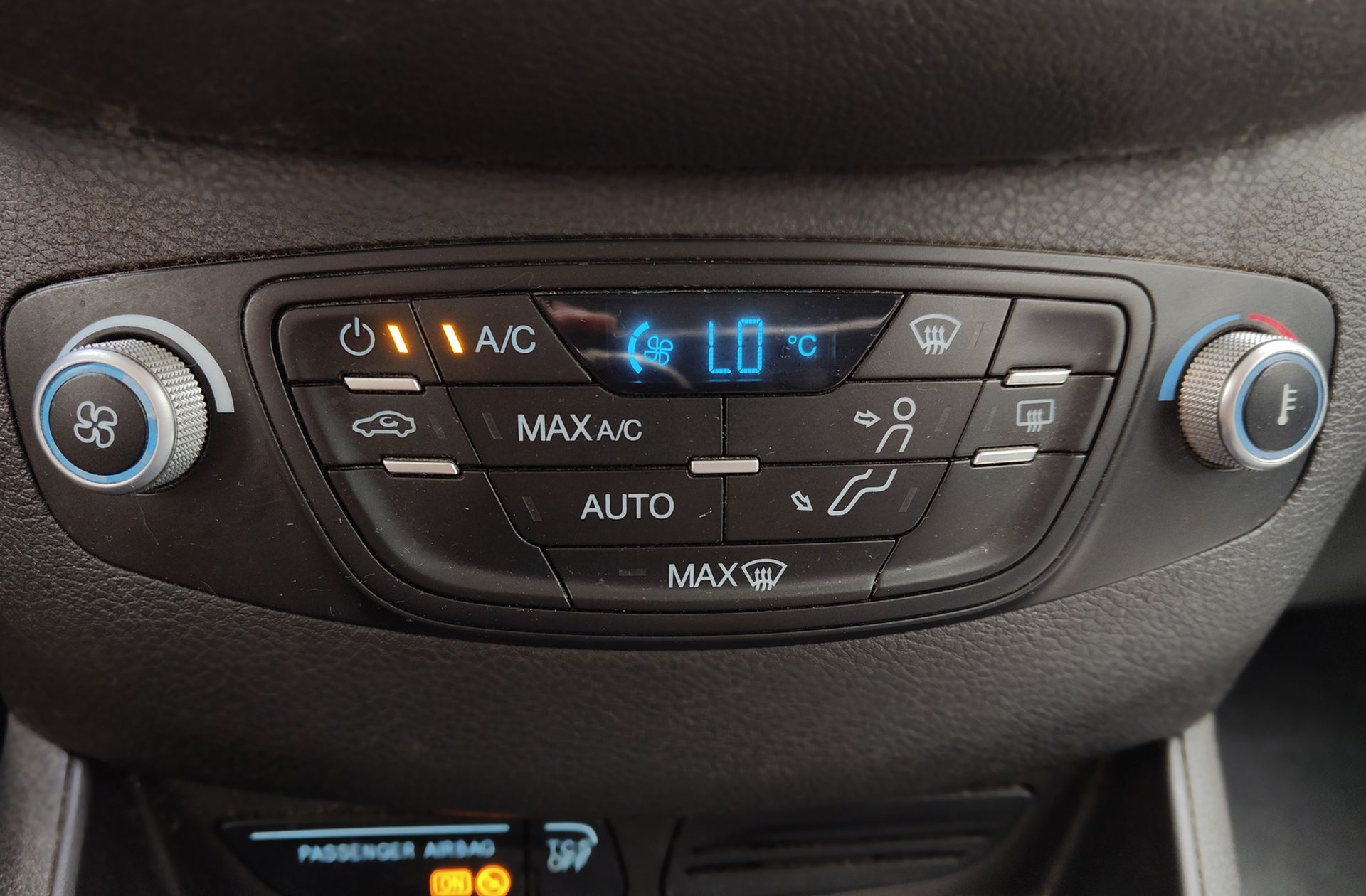 Ford Tourneo Courier 1.0 EcoBoost Titanium - foto 29