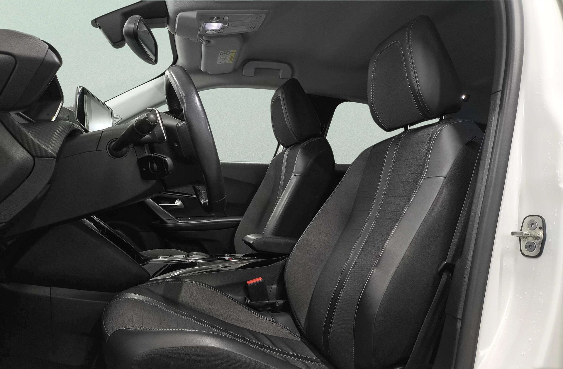 Peugeot 2008 PureTech 130 Allure EAT8 - foto 9