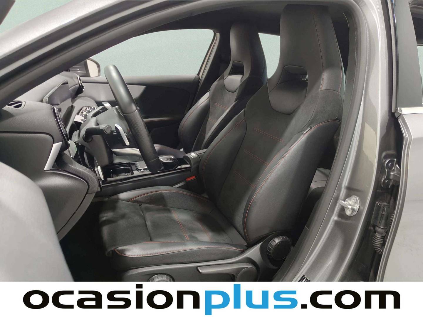 Foto asientos delanteros Mercedes Clase A Mercedes Clase A 180 (136 CV) (pack AMG)