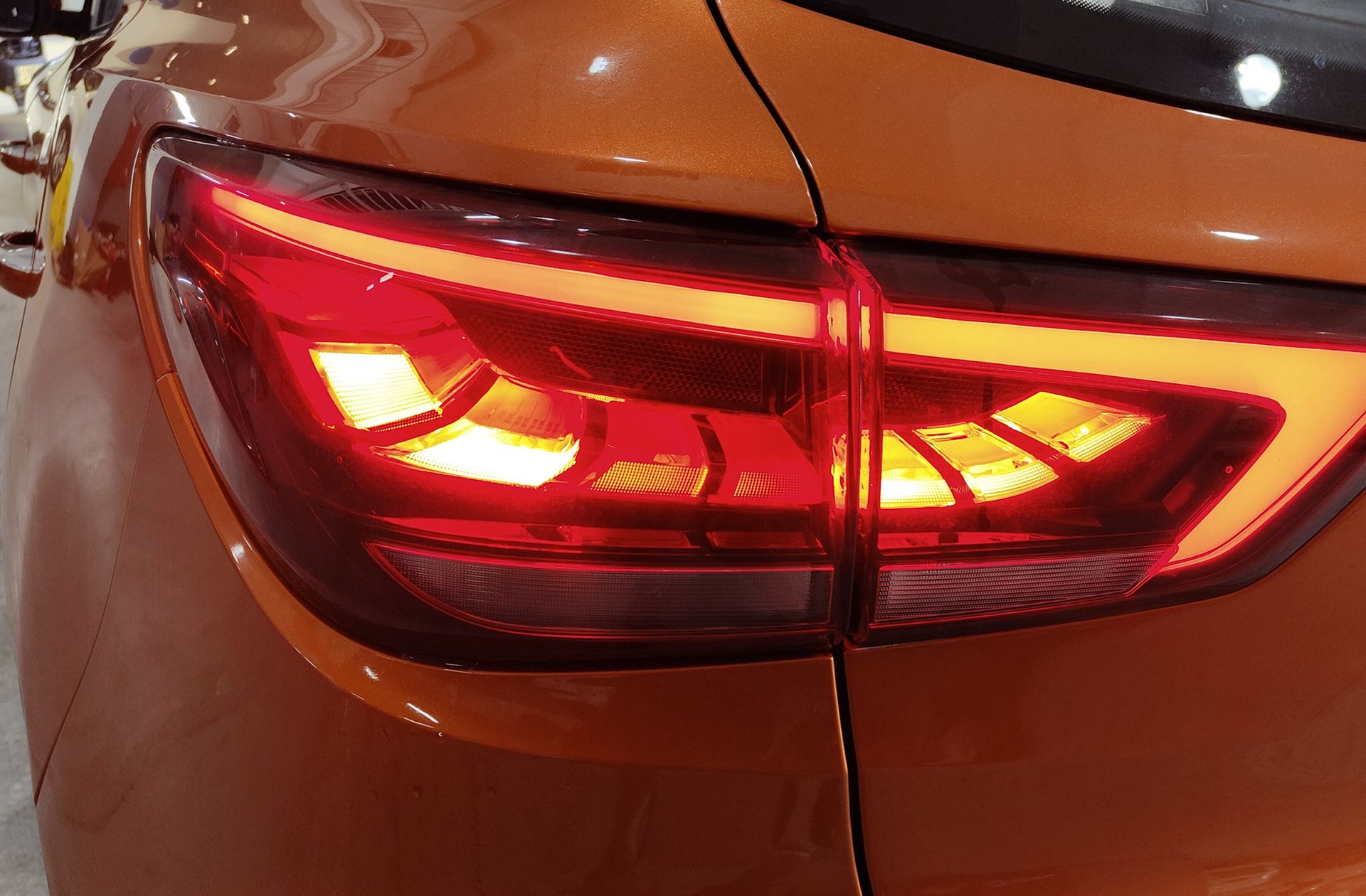 MG ZS 1.0T Luxury - foto 17