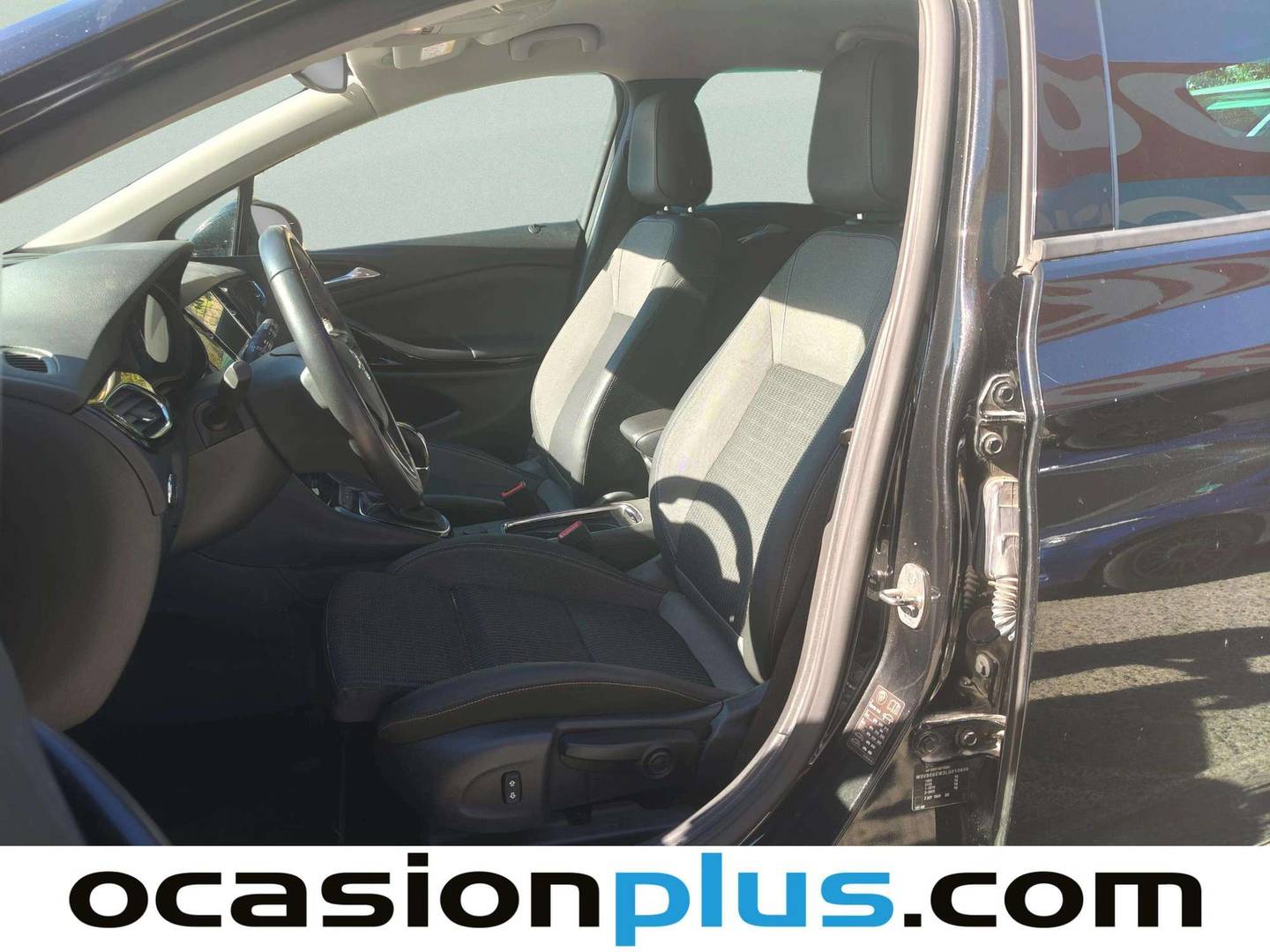 Foto asientos delanteros Opel Astra Opel Astra 1.2 Turbo SHR Elegance (145 CV)