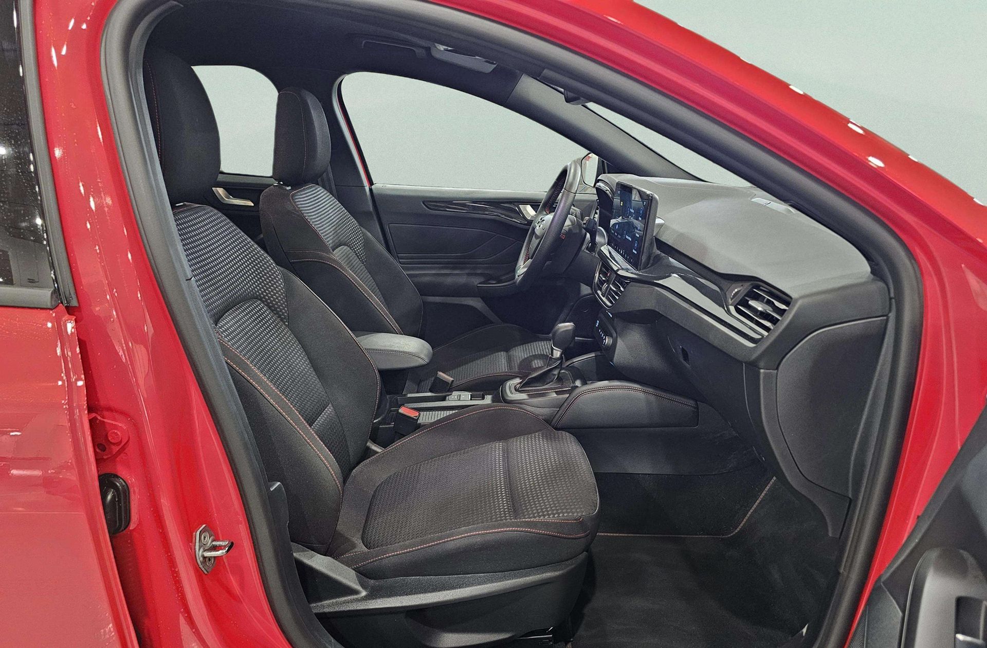 Ford Focus 1.0 EcoBoost MHEV ST-Line - foto 22