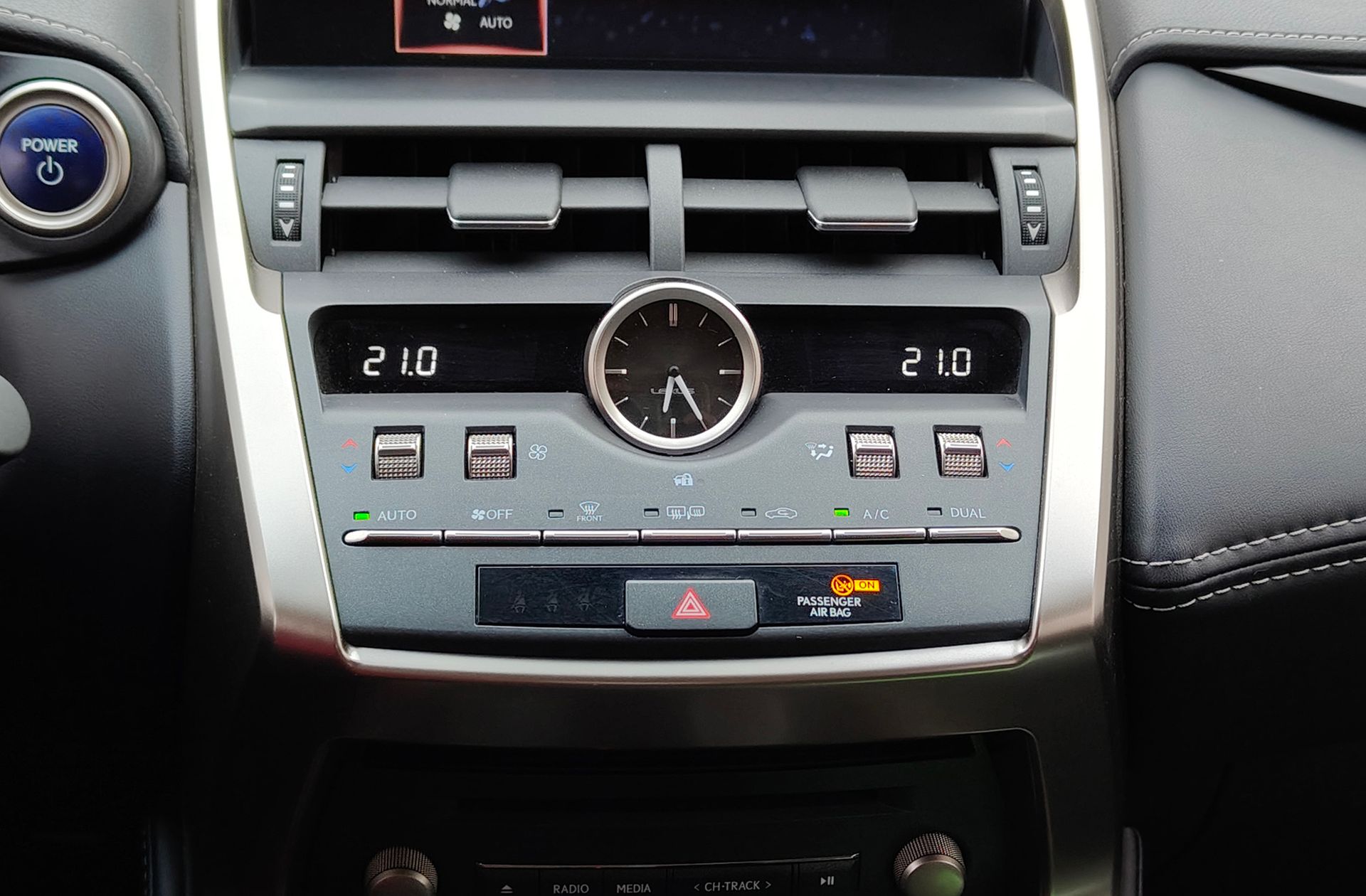 Lexus NX 300h Business Navigation 2WD - foto 30