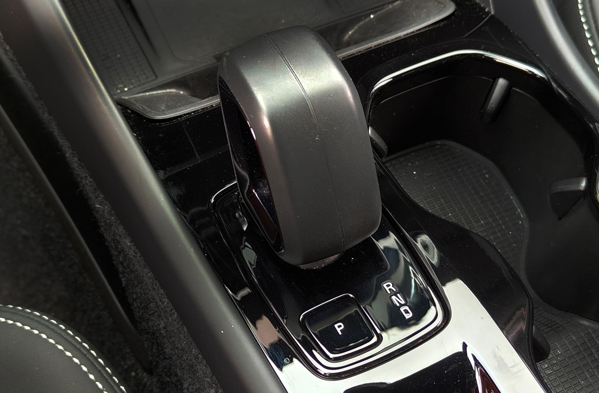 Volvo XC40 B3 Gasolina Mild hybrid Plus Dark - foto 5