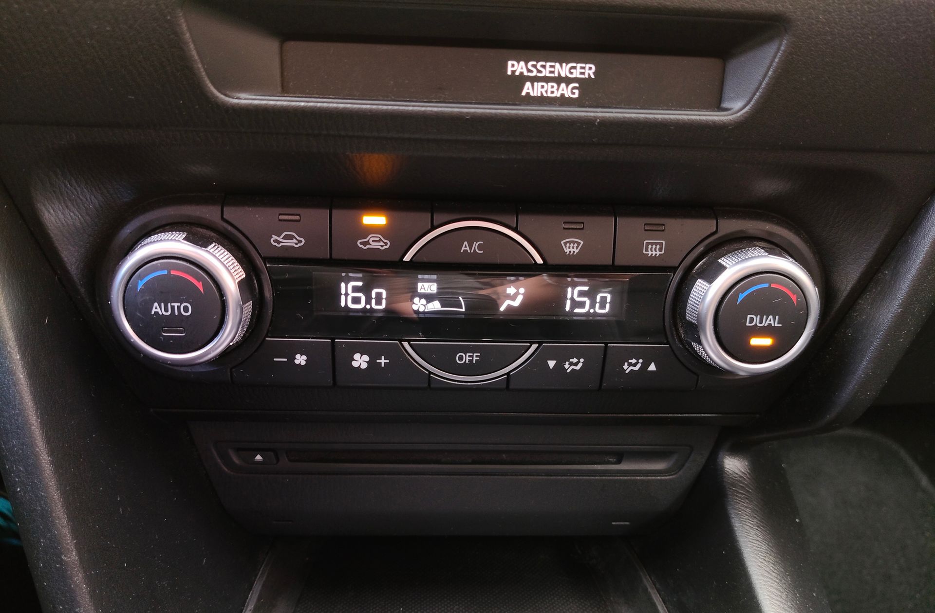 Mazda Mazda3 2.0 GE Black Tech Edition - foto 33