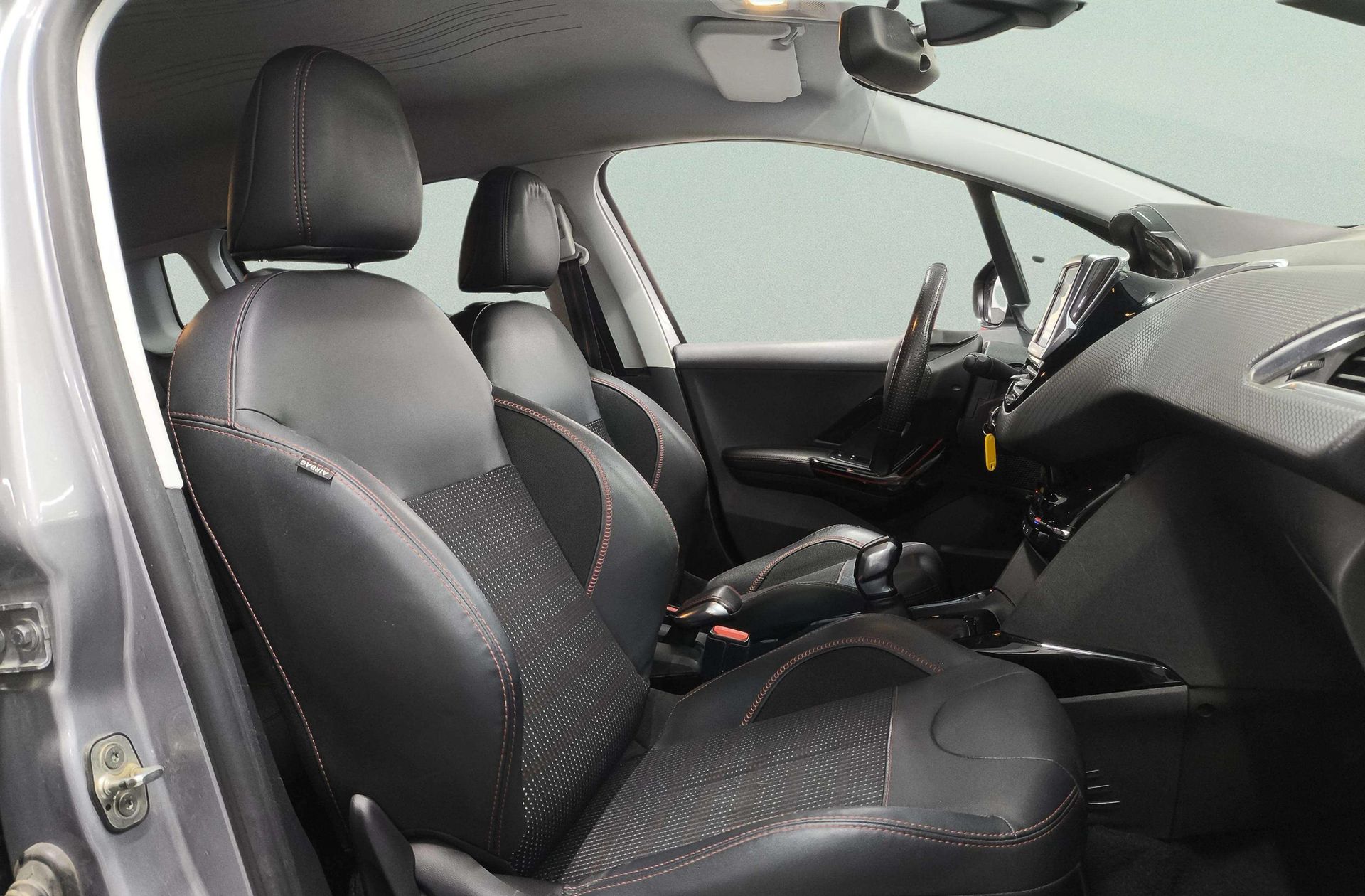 Peugeot 2008 PureTech 110 GT Line - foto 18