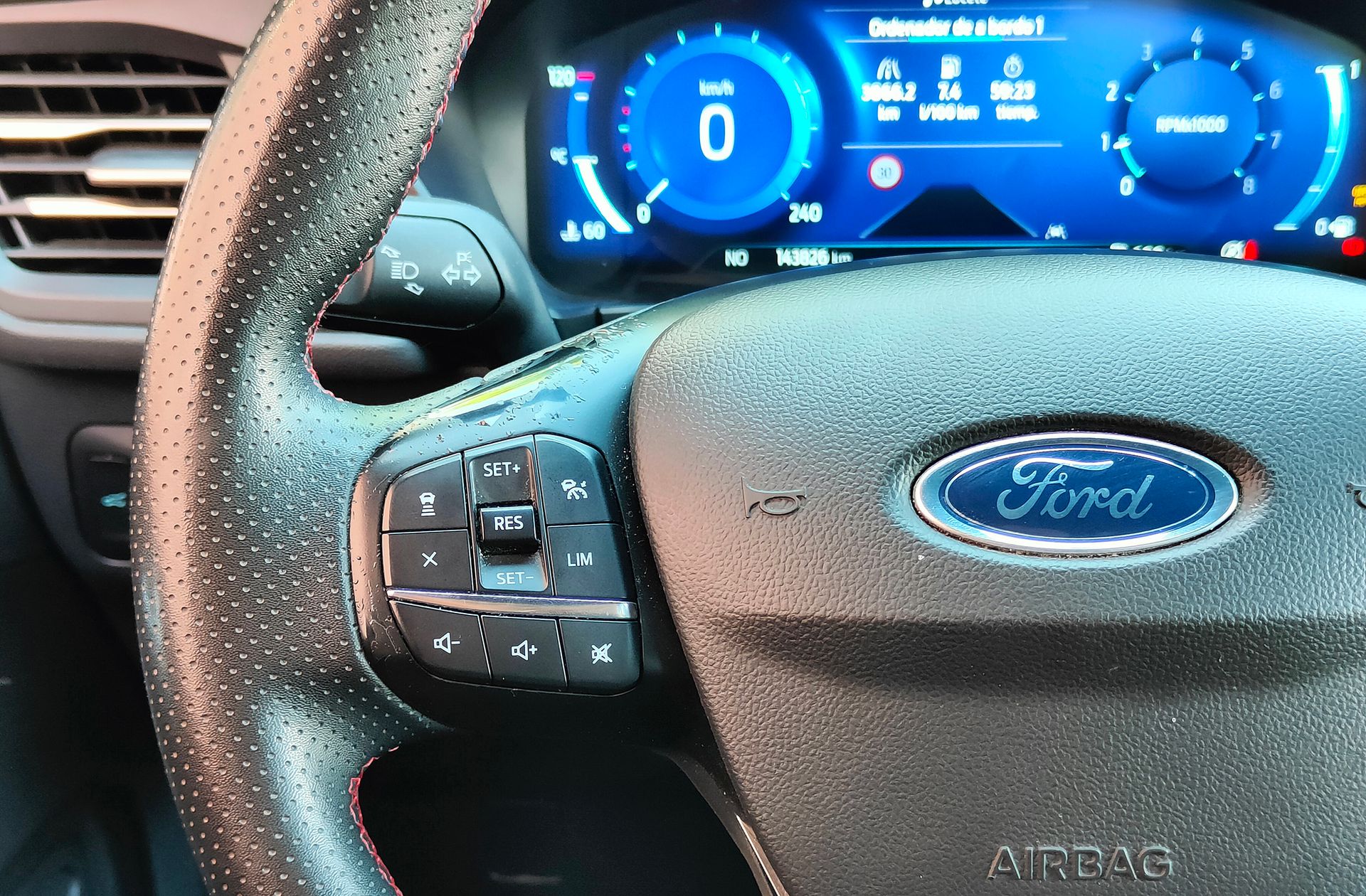 Ford Kuga 1.5T EcoBoost ST-Line X 4x2 - foto 34