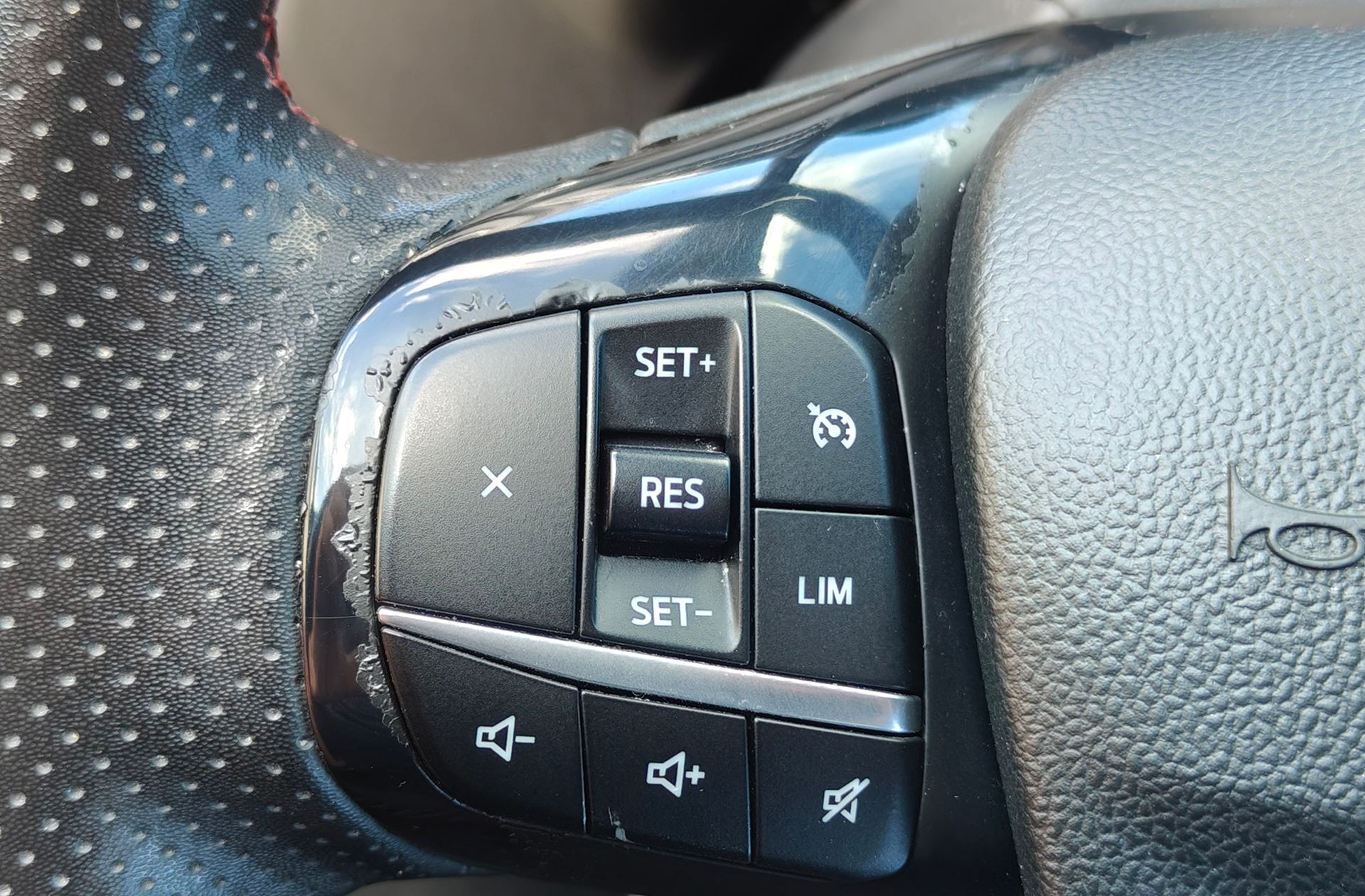 Ford Kuga 1.5 EcoBoost ST-Line 4x2 - foto 25