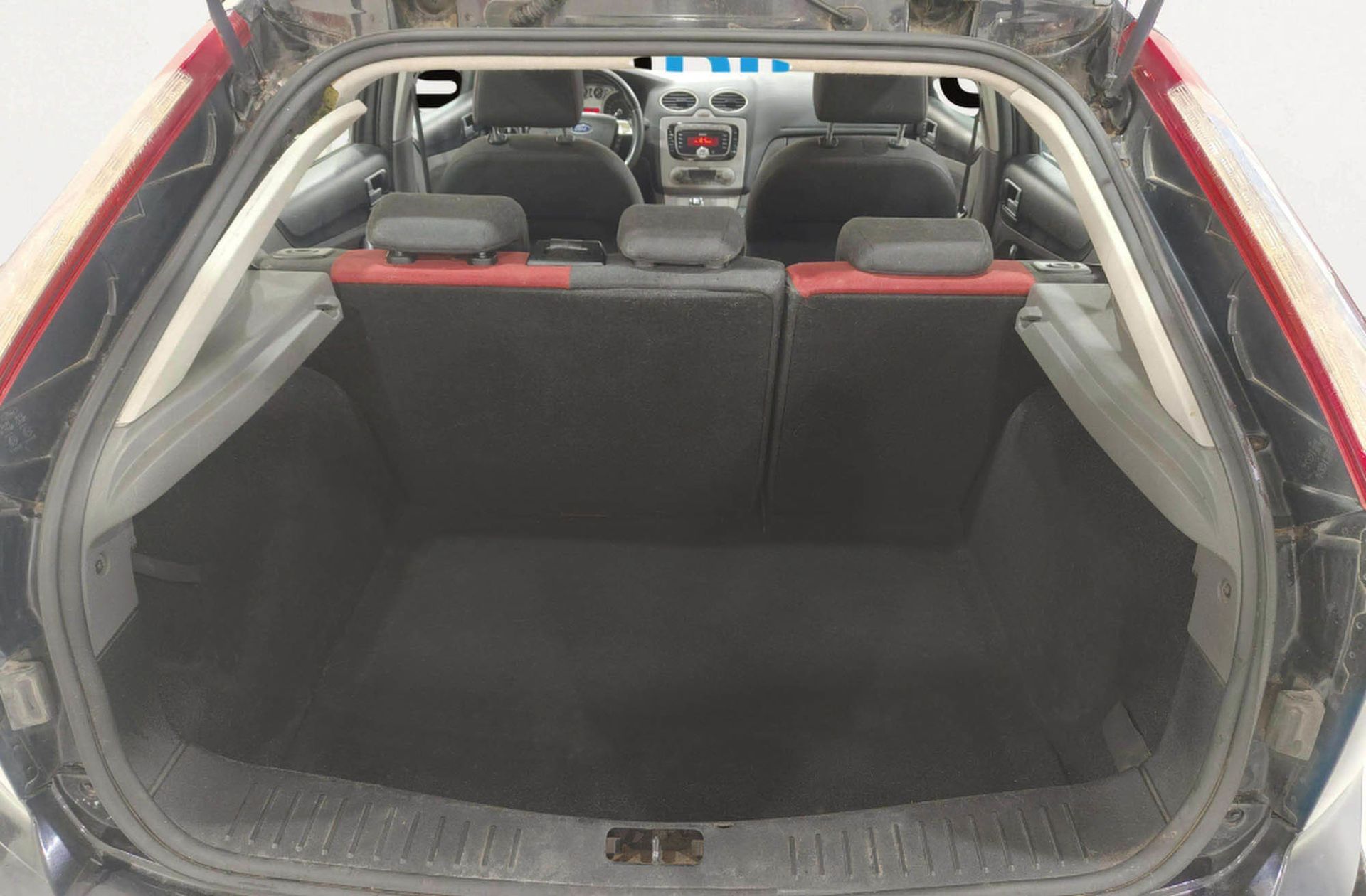 Ford Focus 1.6 Trend - foto 12