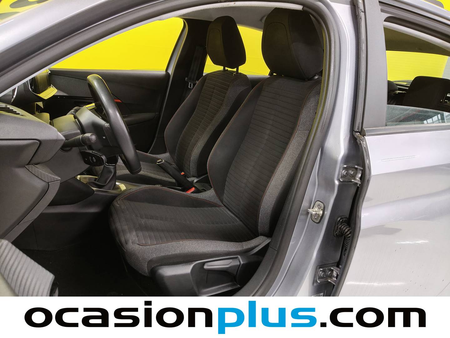 Foto asientos delanteros Peugeot 208 Peugeot 208 BlueHDi 100 Active (100 CV)