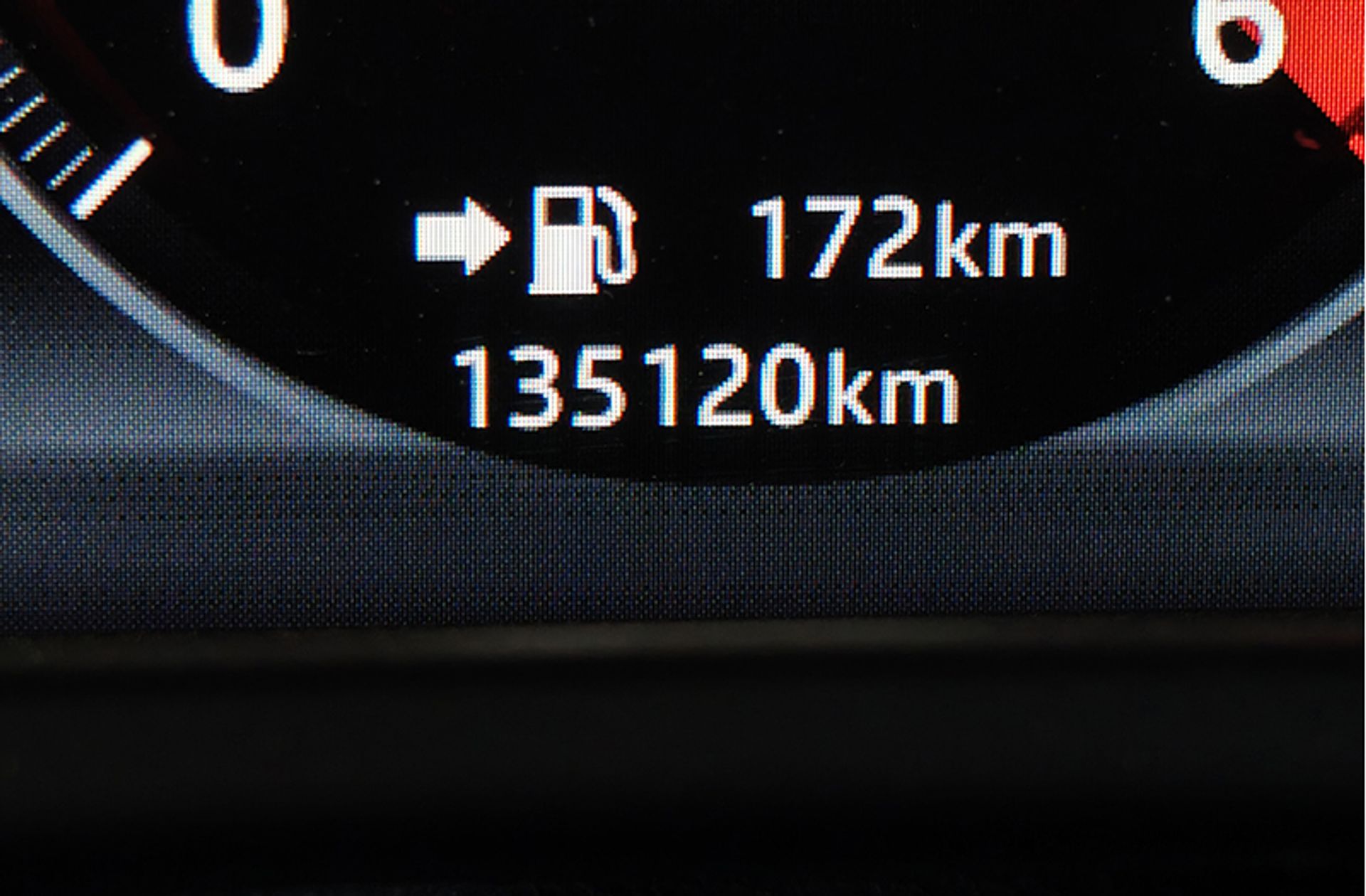 Jaguar F-Pace 2.0L i4D Pure RWD - foto 12