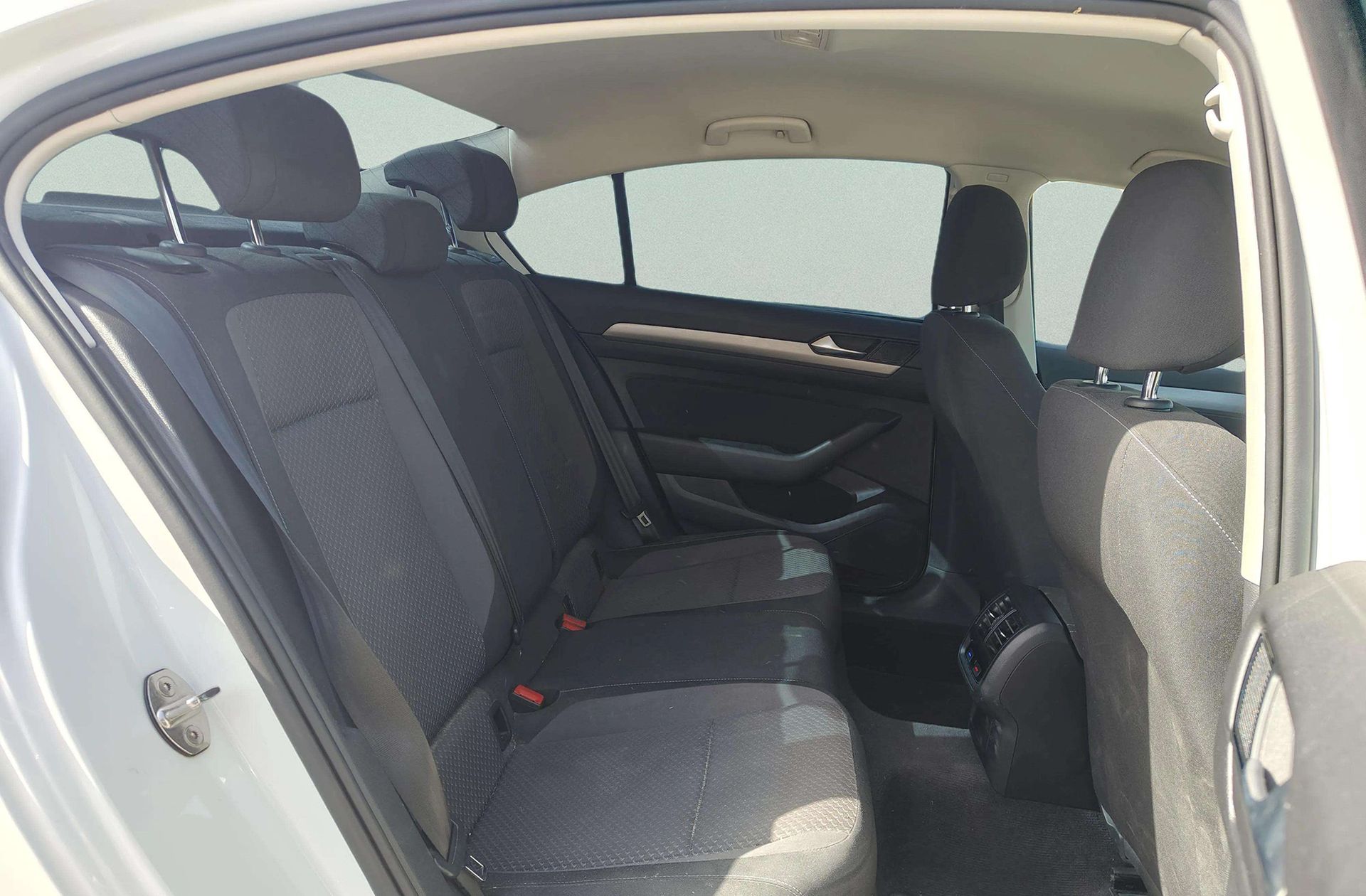 Volkswagen Passat Edition 2.0 TDI - foto 15