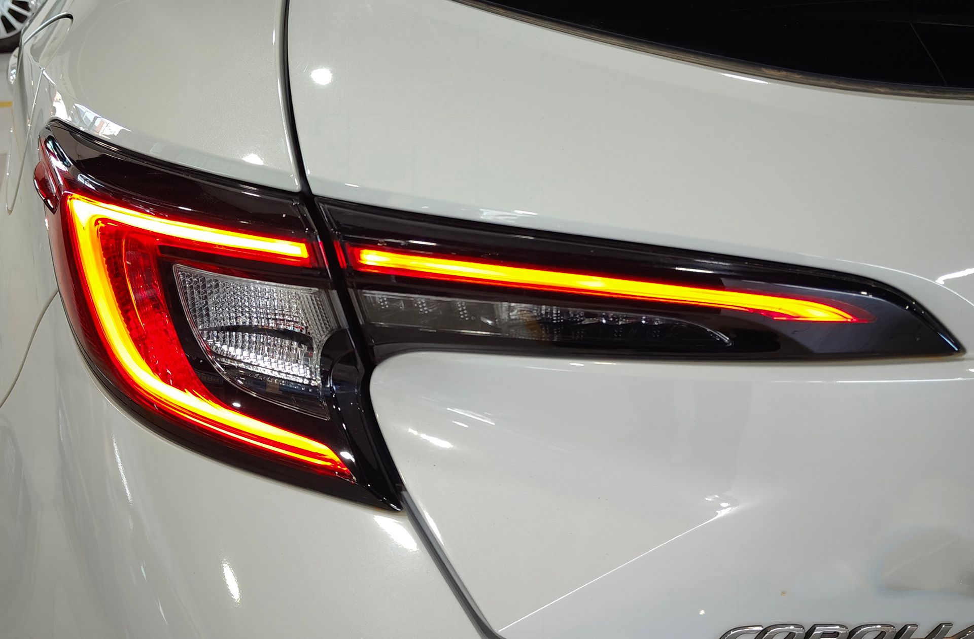 Toyota Corolla 200H GR-Sport - foto 17