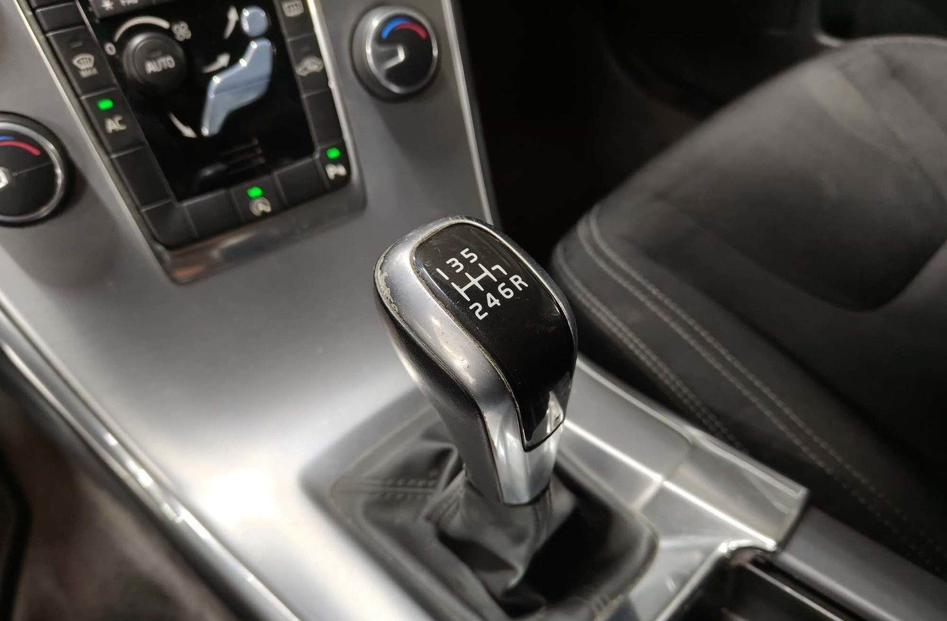 Volvo XC60 D3 Kinetic - foto 5