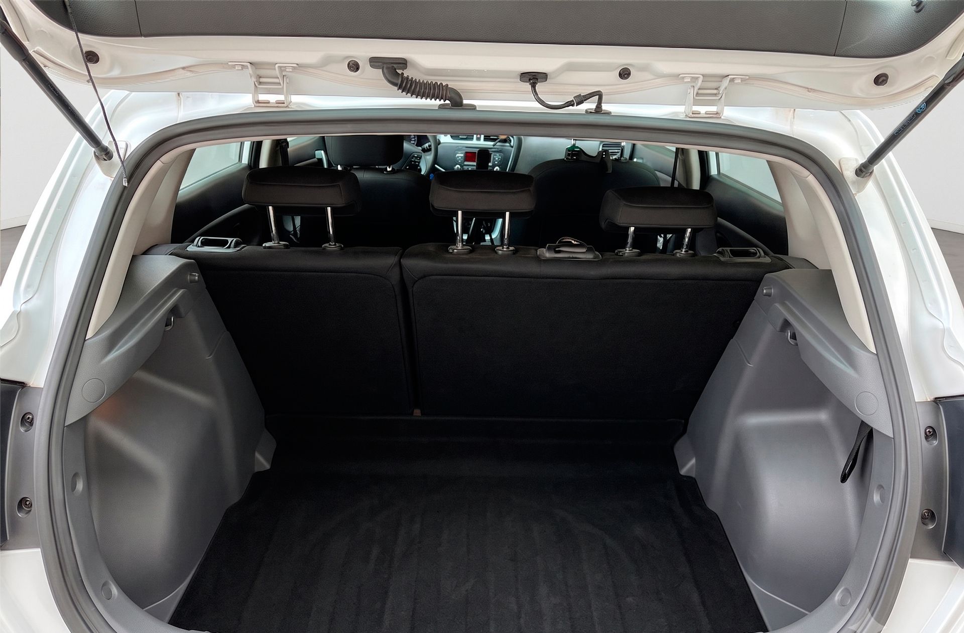 Kia Ceed 1.4 CRDi WGT Concept - foto 13