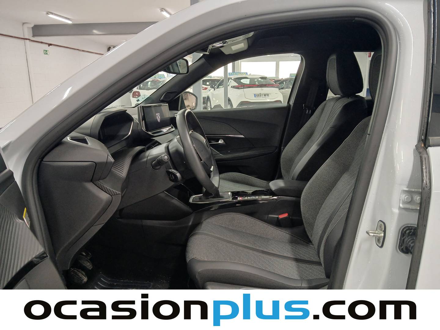 Foto asientos delanteros Peugeot 2008 Peugeot 2008 PureTech 100 S&S Allure (100 CV)
