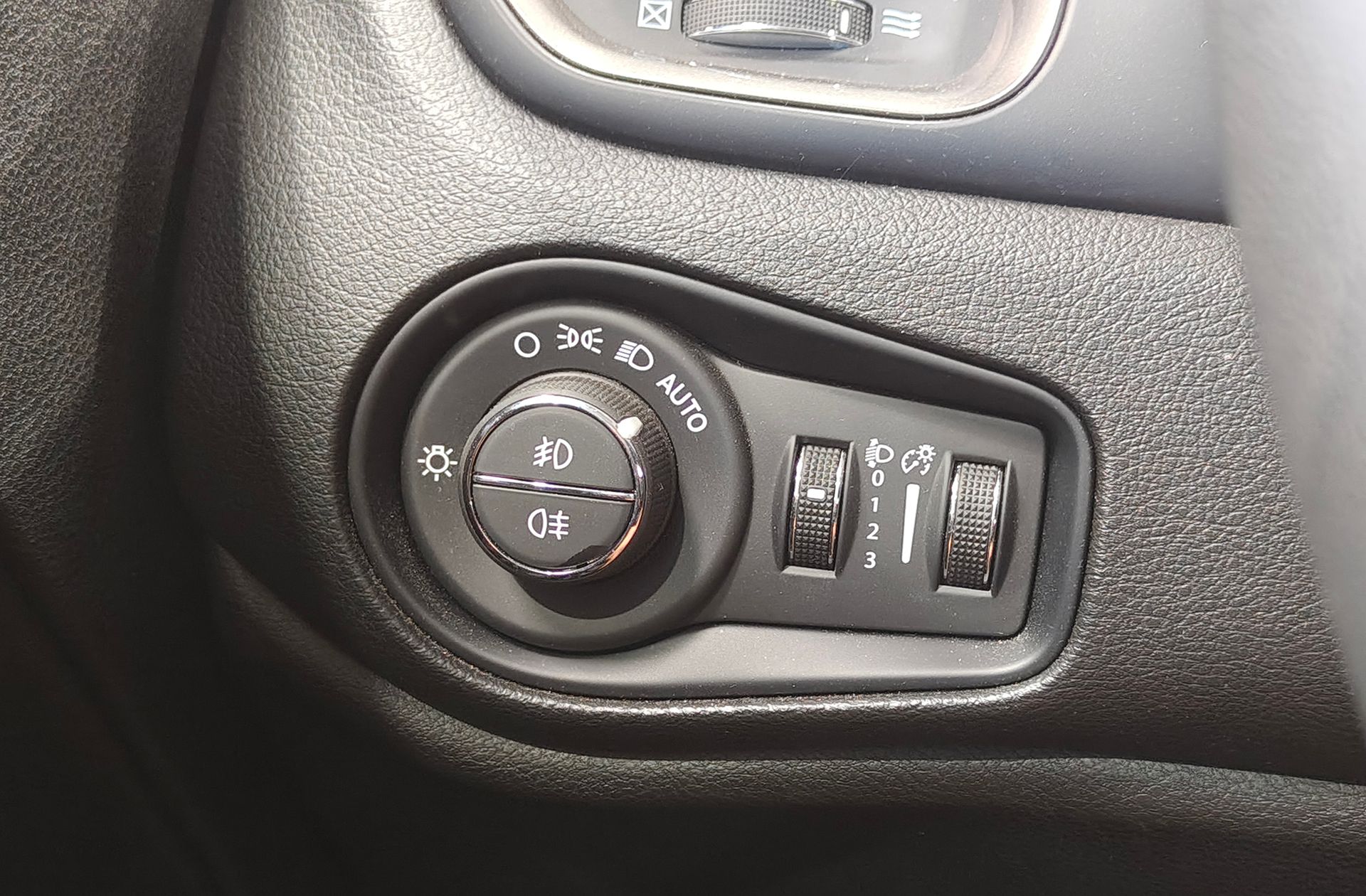 Jeep Renegade eHybrid 1.5 Limited ATX - foto 23