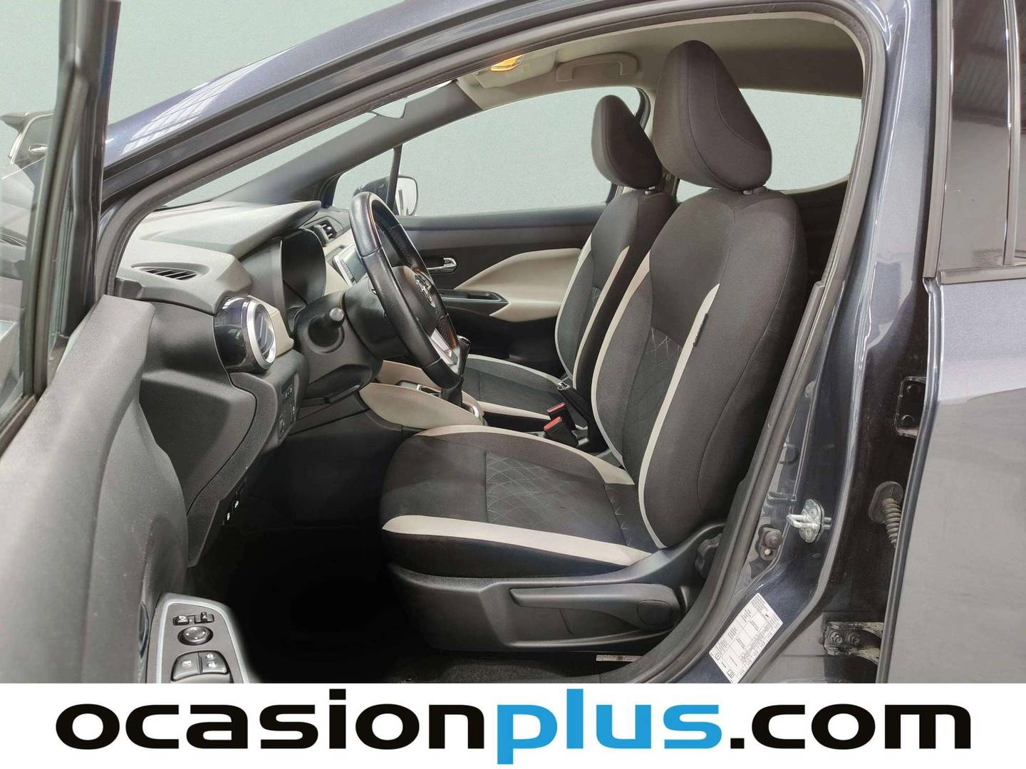 Foto asientos delanteros Nissan Micra Nissan Micra IG-T N-Design Black (92 CV)