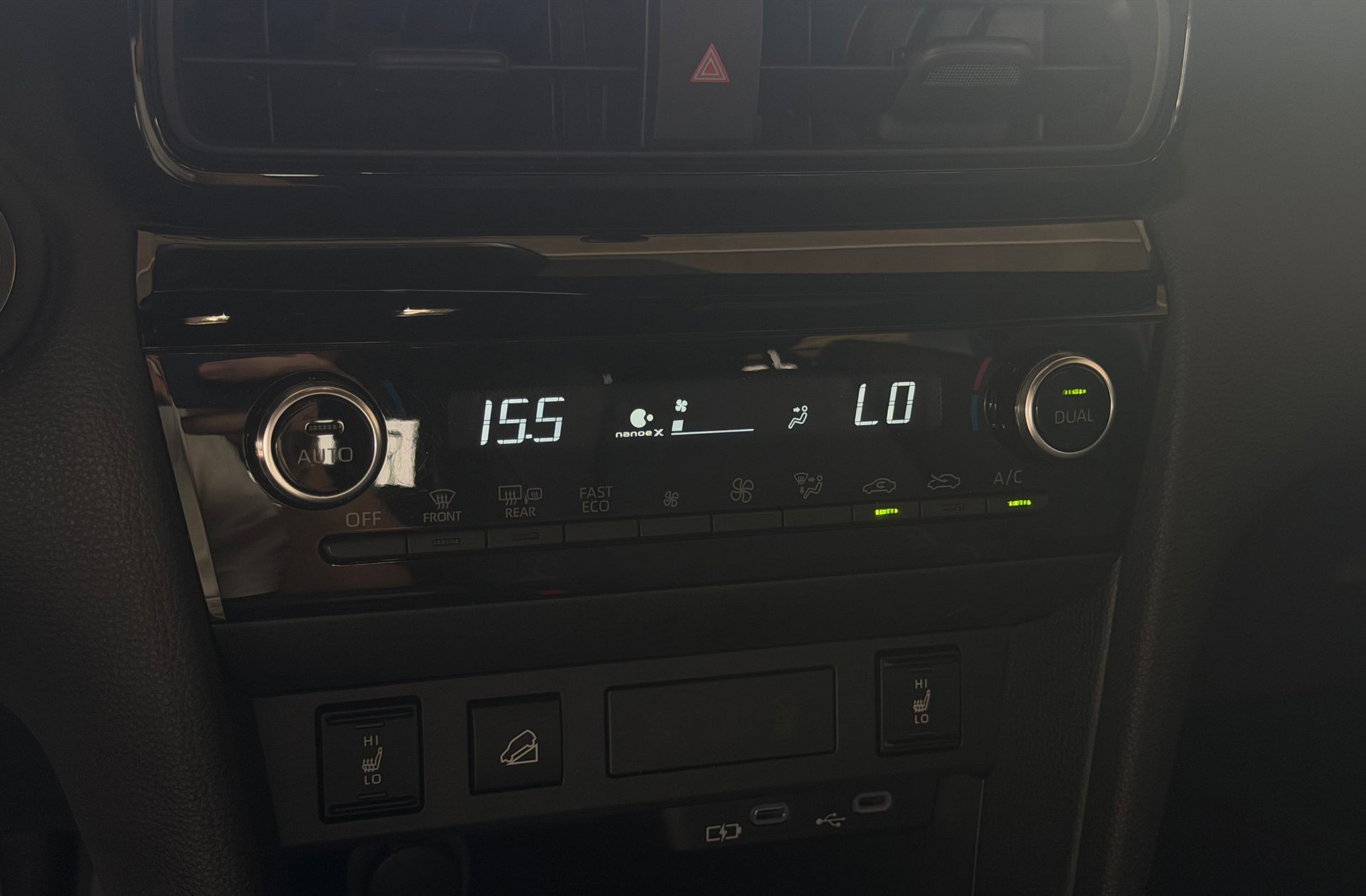 Toyota Yaris Cross 130H Premiere Edition AWD - foto 31