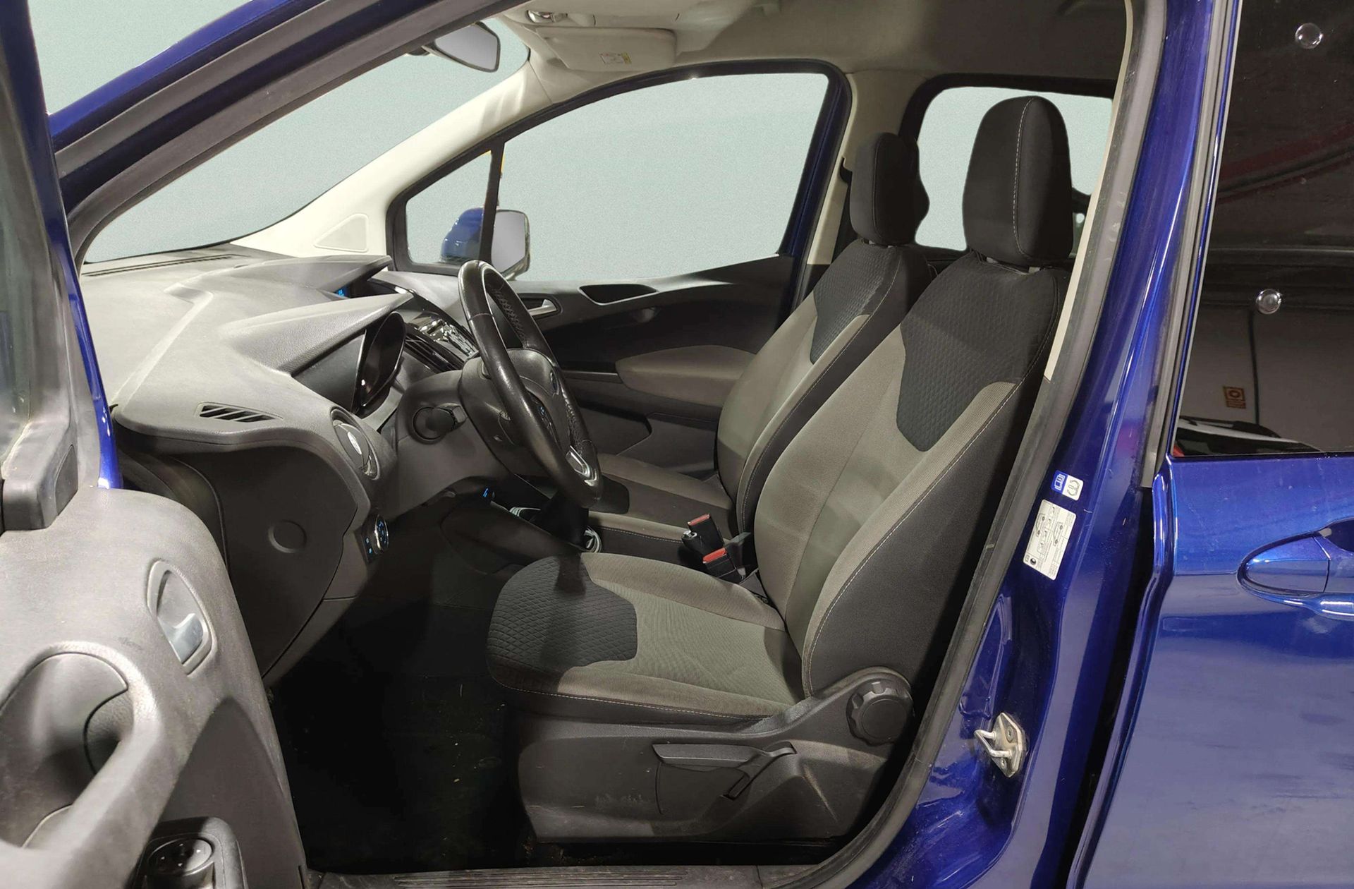 Ford Tourneo Courier 1.0 EcoBoost Titanium - foto 8