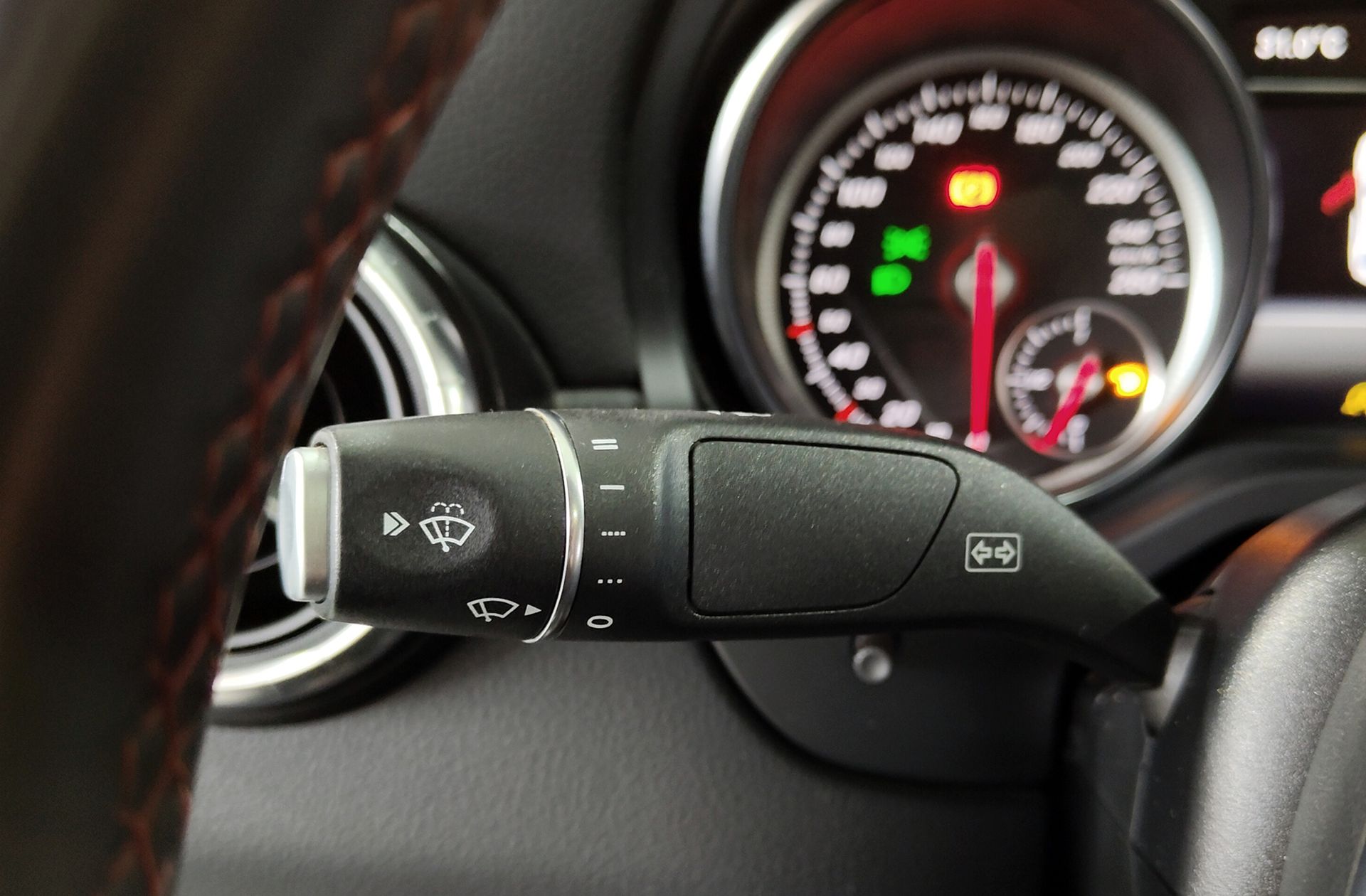 Mercedes-Benz CLA 200 d Pack AMG - foto 28