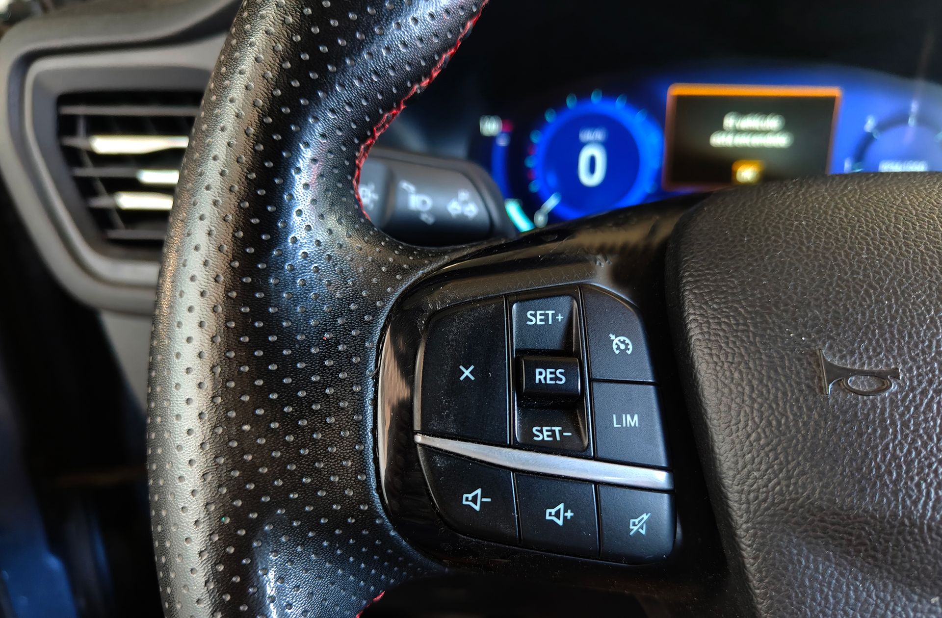 Ford Kuga 1.5 EcoBlue ST-Line - foto 28