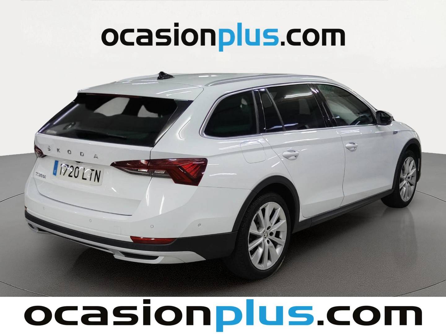 Foto trasera Skoda Octavia Skoda Octavia Combi 2.0 TSI 140kW(190CV) DSG 4X4 Scout derecha