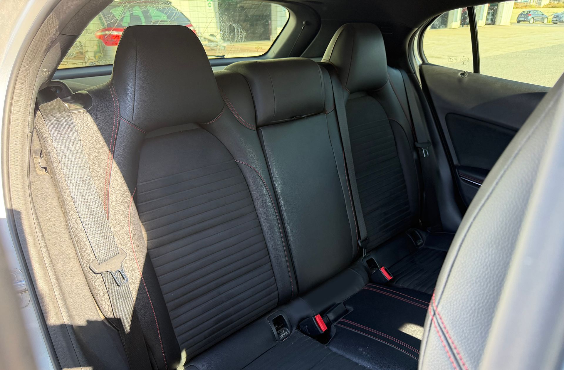 Mercedes-Benz GLA 180 Pack AMG - foto 15
