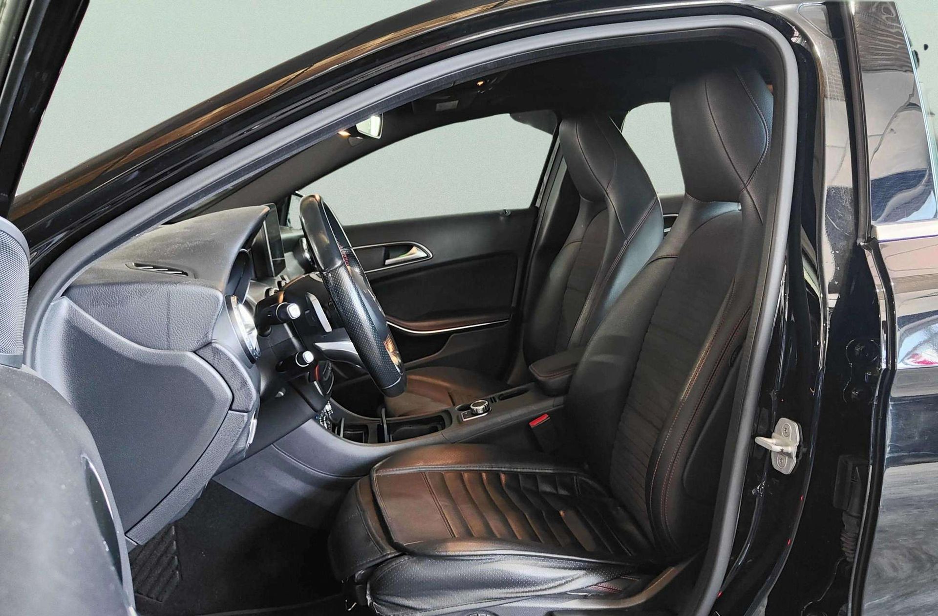 Mercedes-Benz GLA 200 d AMG Line - foto 11