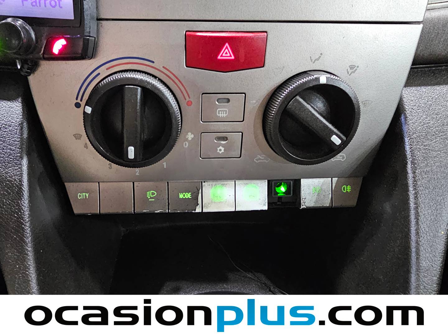 Extras y acabados del Lancia Ypsilon Lancia Ypsilon 1.4 8v Platino (77 CV)