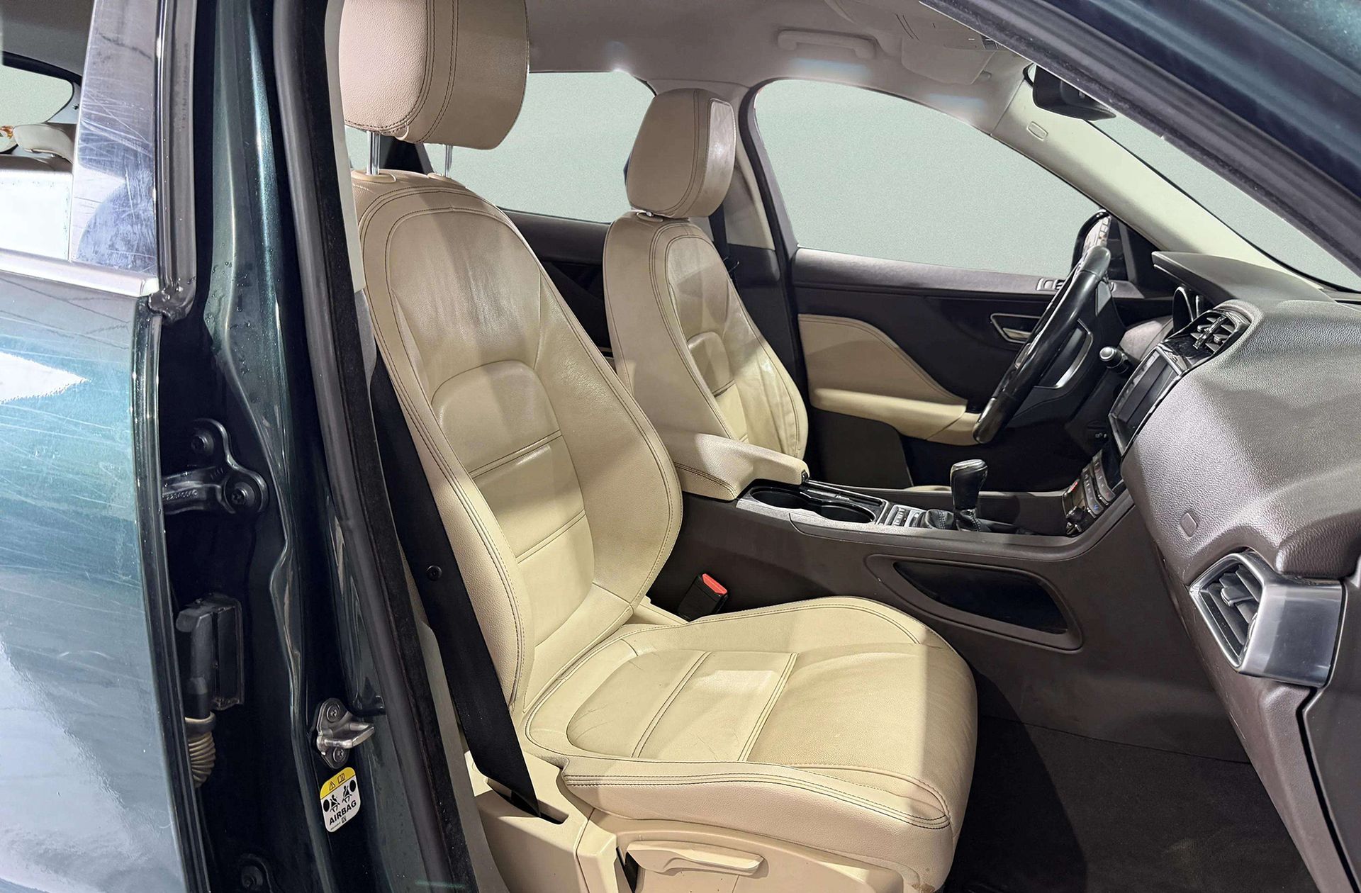 Jaguar F-Pace 2.0L i4D Prestige AWD - foto 16