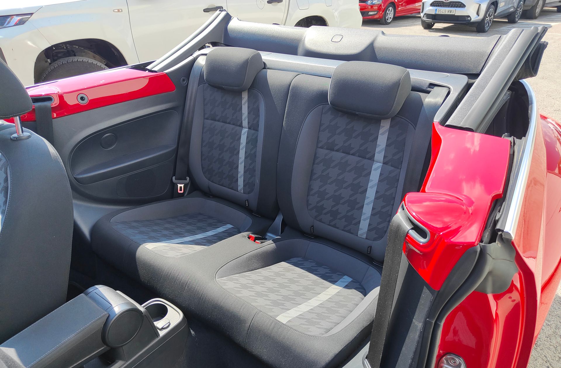Volkswagen Beetle Cabrio Design 2.0 TDI BMT - foto 10