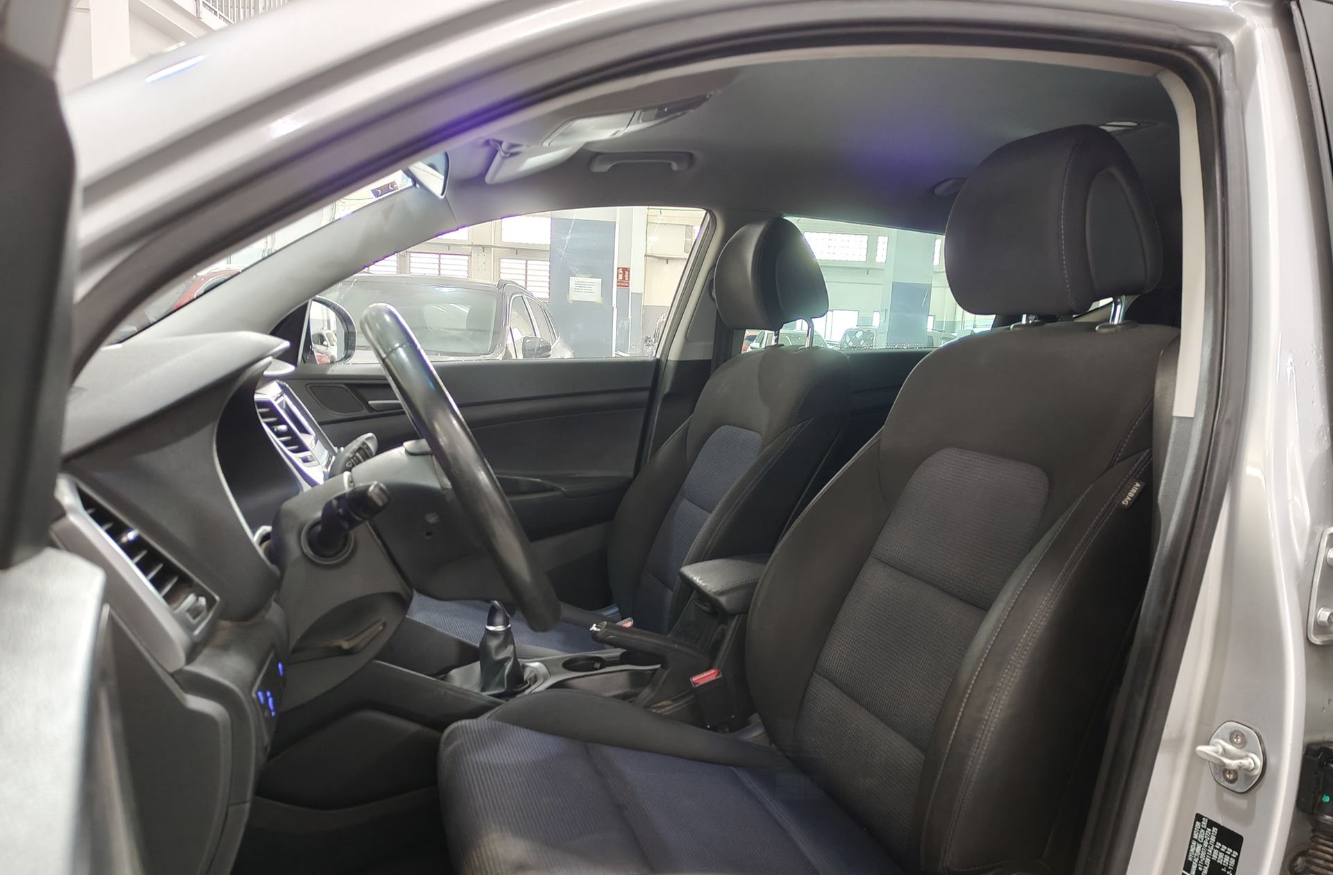 Hyundai Tucson 1.6 GDI BlueDrive Essence 4x2 - foto 9