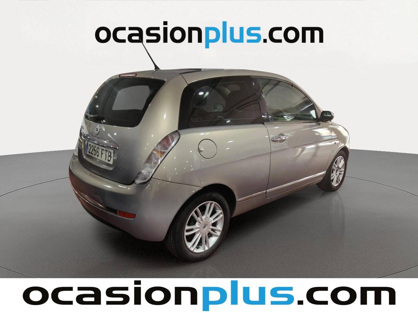 Foto trasera Lancia Ypsilon Lancia Ypsilon 1.4 16v Platino (95 CV) izquierda