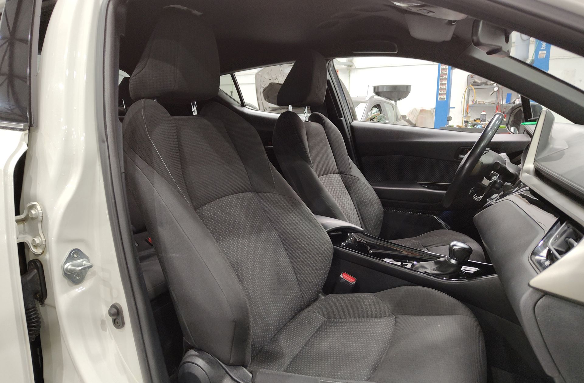 Toyota C-HR 1.8 125H Advance - foto 17