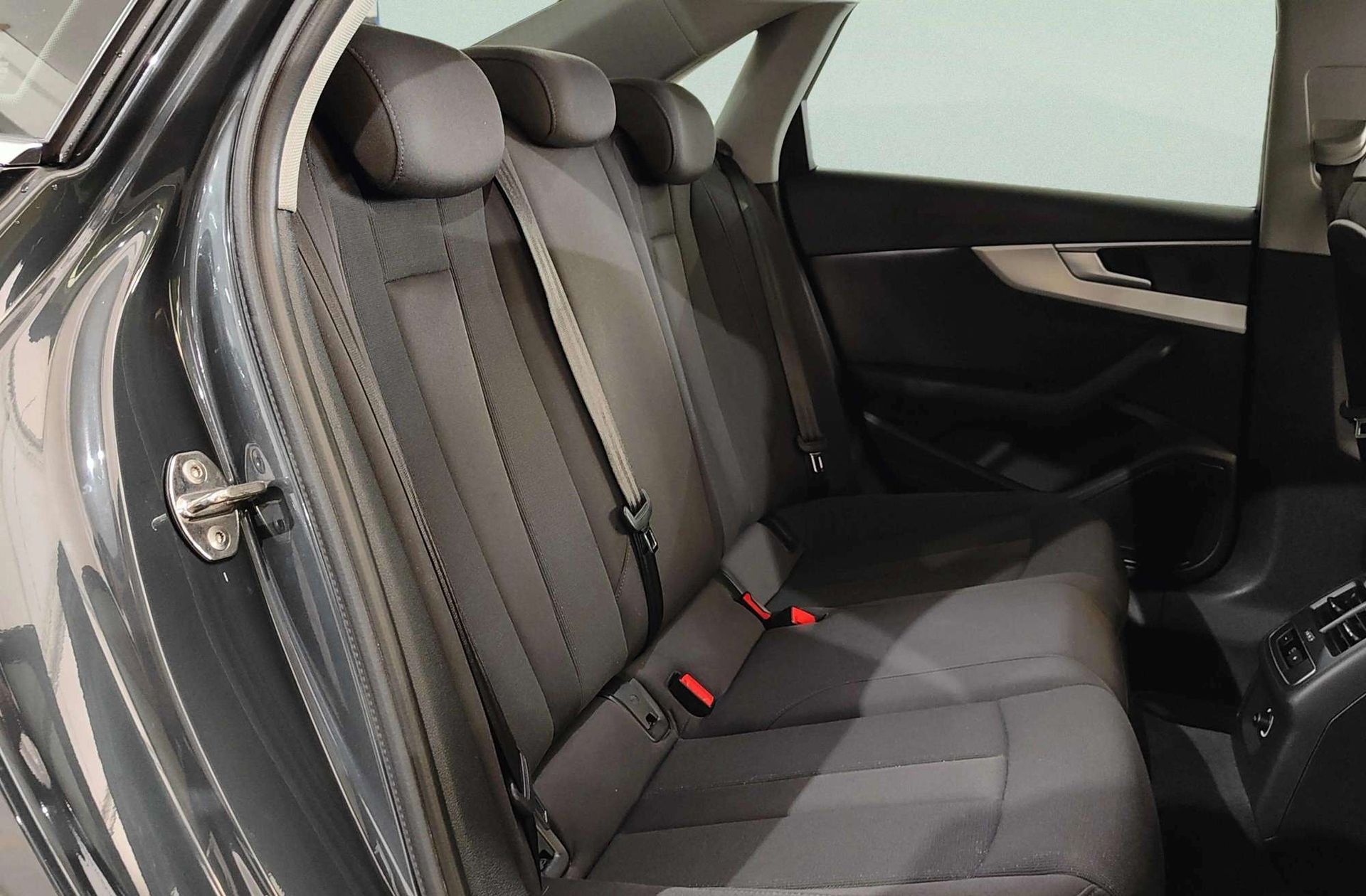 Audi A4 S line edition 1.4 TFSI - foto 21