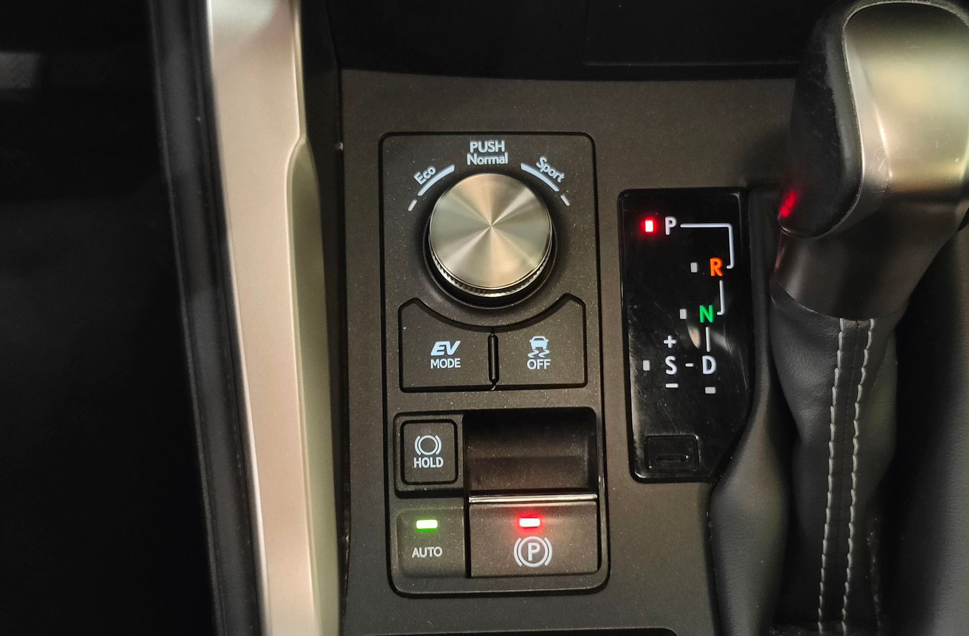 Lexus NX 300h Business Navigation 2WD - foto 9