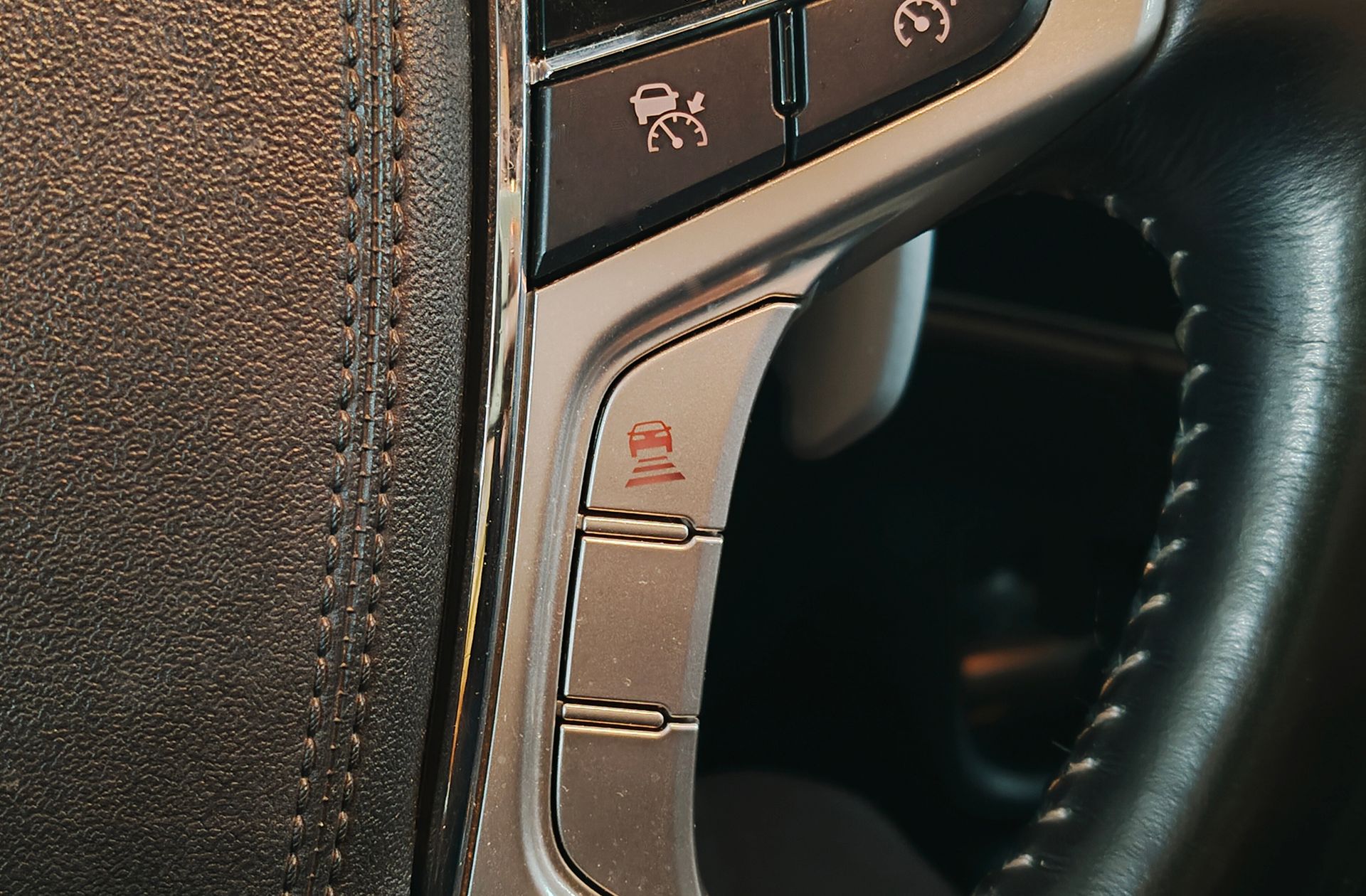 Mitsubishi Outlander 2.0 PHEV Kaiteki 4WD - foto 31