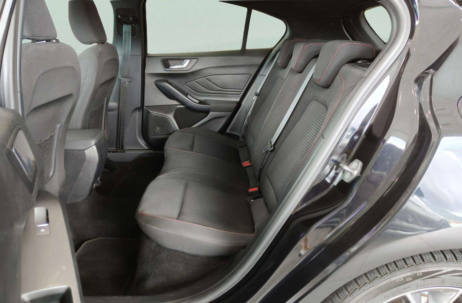 Ford Focus 1.0 EcoBoost MHEV ST-Line - foto 15