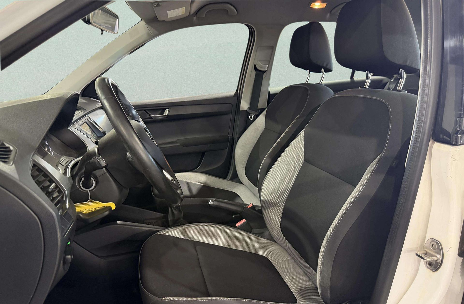 Škoda Fabia 1.4 TDI Ambition - foto 9