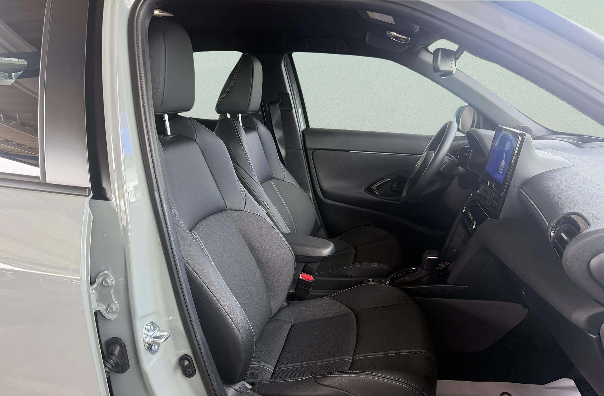 Toyota Yaris Cross 130H Premiere Edition AWD - foto 18